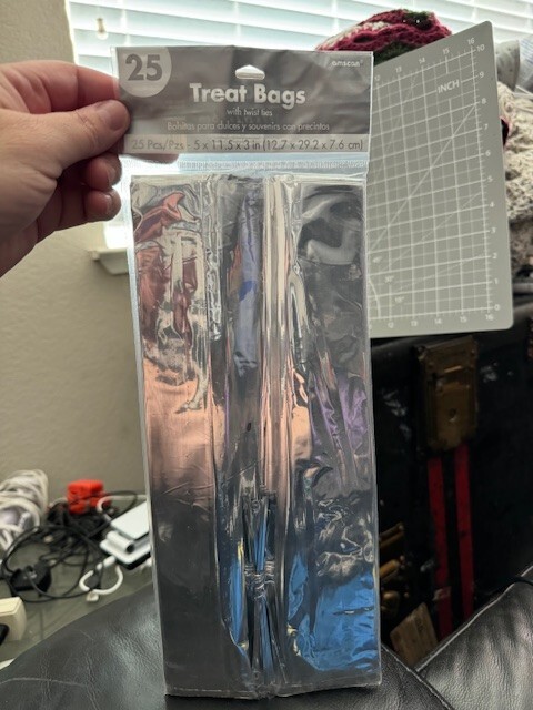 Amscan Metallic Silver 25ct. Plastic Party Treat Bags W/ Twist Ties 5"x11.5"x3"