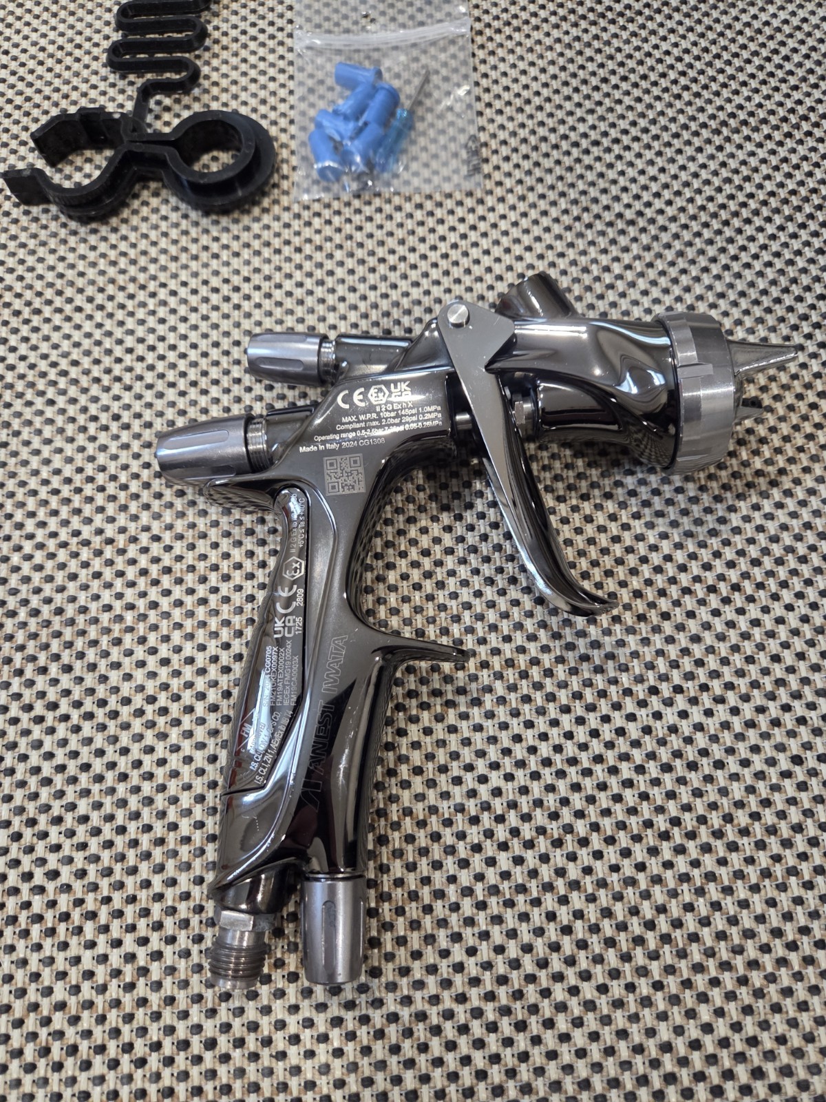 Iwata Series 2 Digital Spray Gun 1.3 Clearcoat 1.3 Almost New
