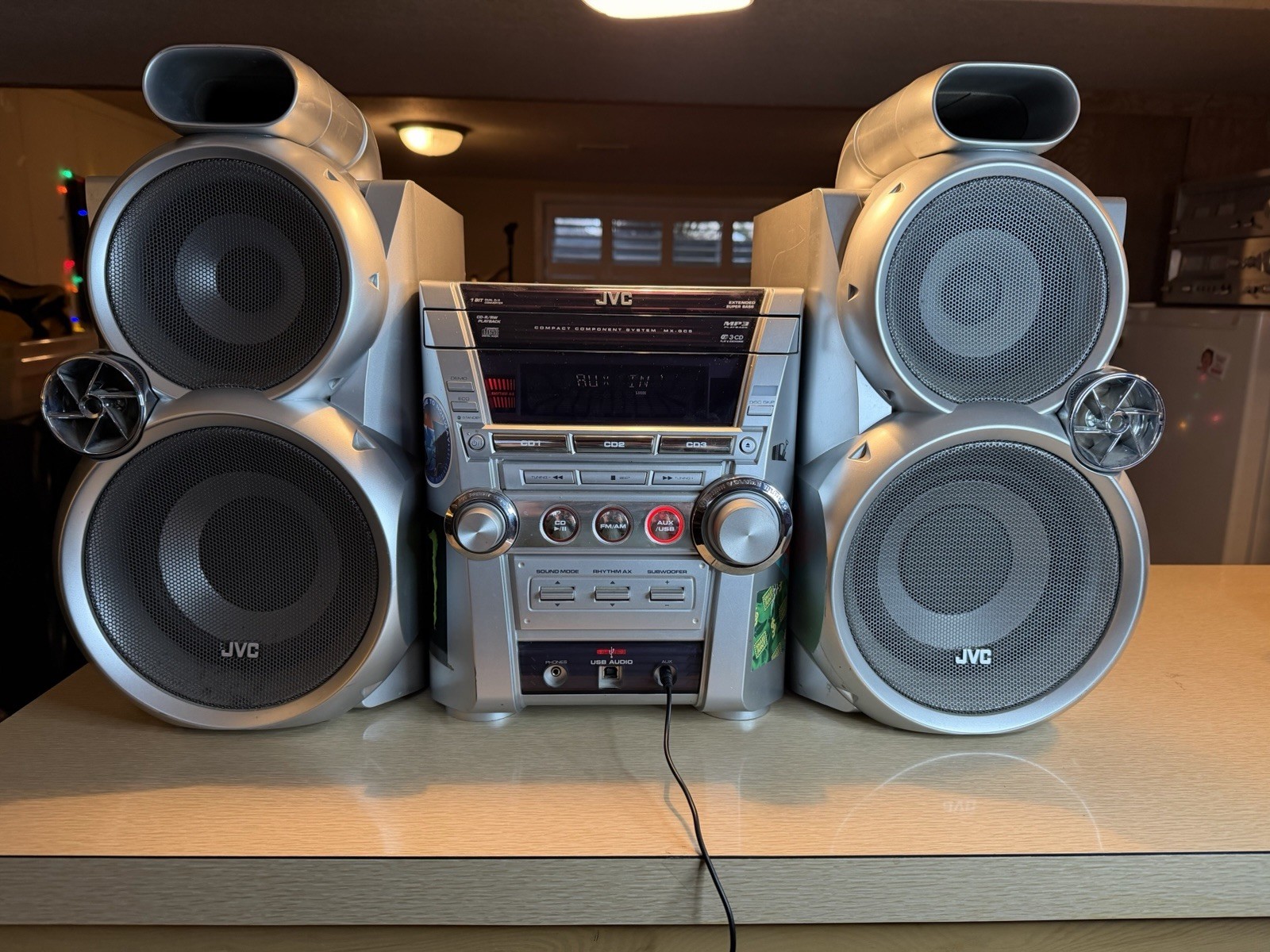 VTG JVC MX-GC5 CA-MXGC5 COMPACT STEREO SYSTEM AUX/USB/AM/FM 460W @ 6Ω W/ REMOTE!