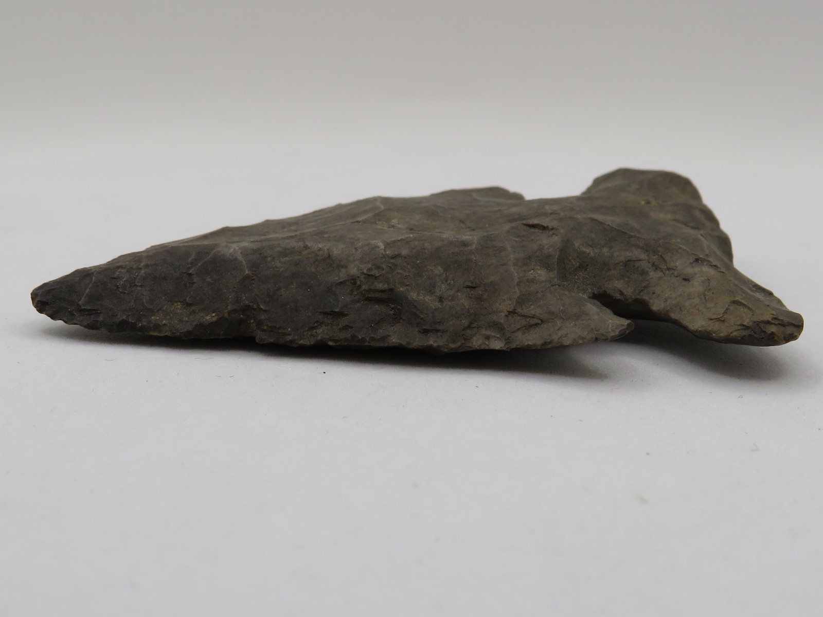 2 5/8" INDIAN ARROWHEAD AUTHENTIC - THEBES PROJECTILE POINT - OHIO*