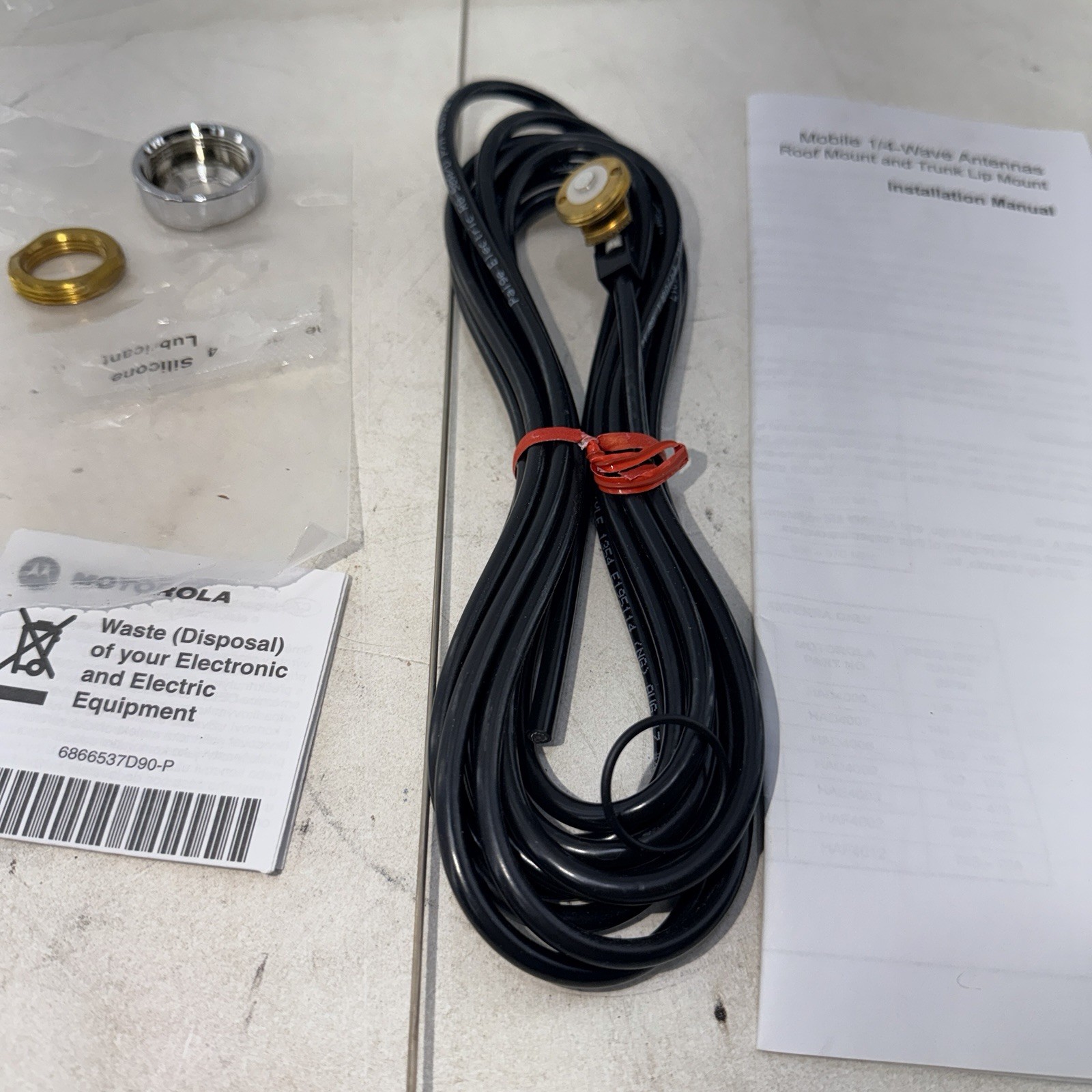 Motorola 1/4 Wave Roof Mount Antenna Kit in Open package