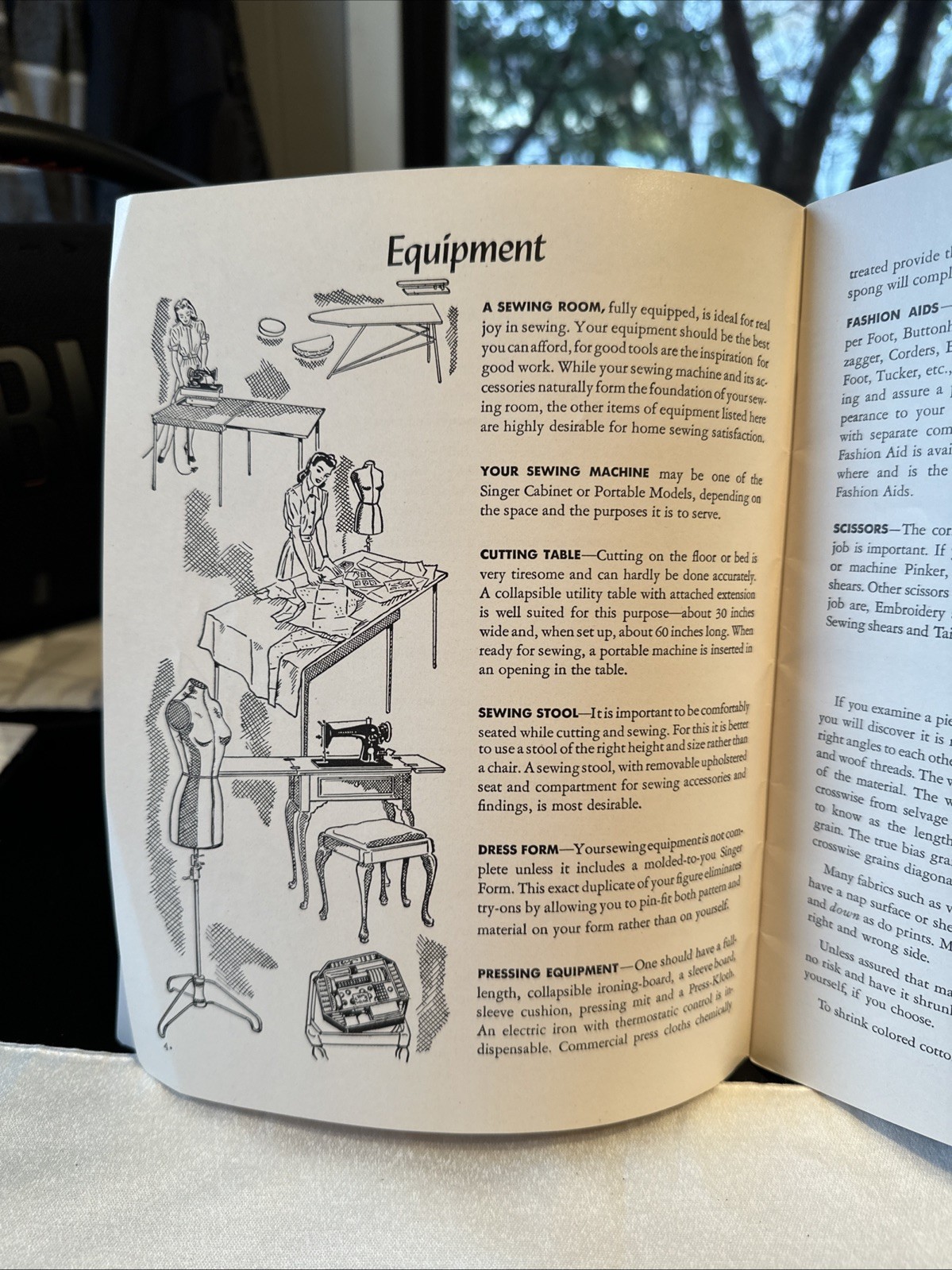 1947 Singer Dressmaking Guide Sewing Instruction How-To Book Women Kids