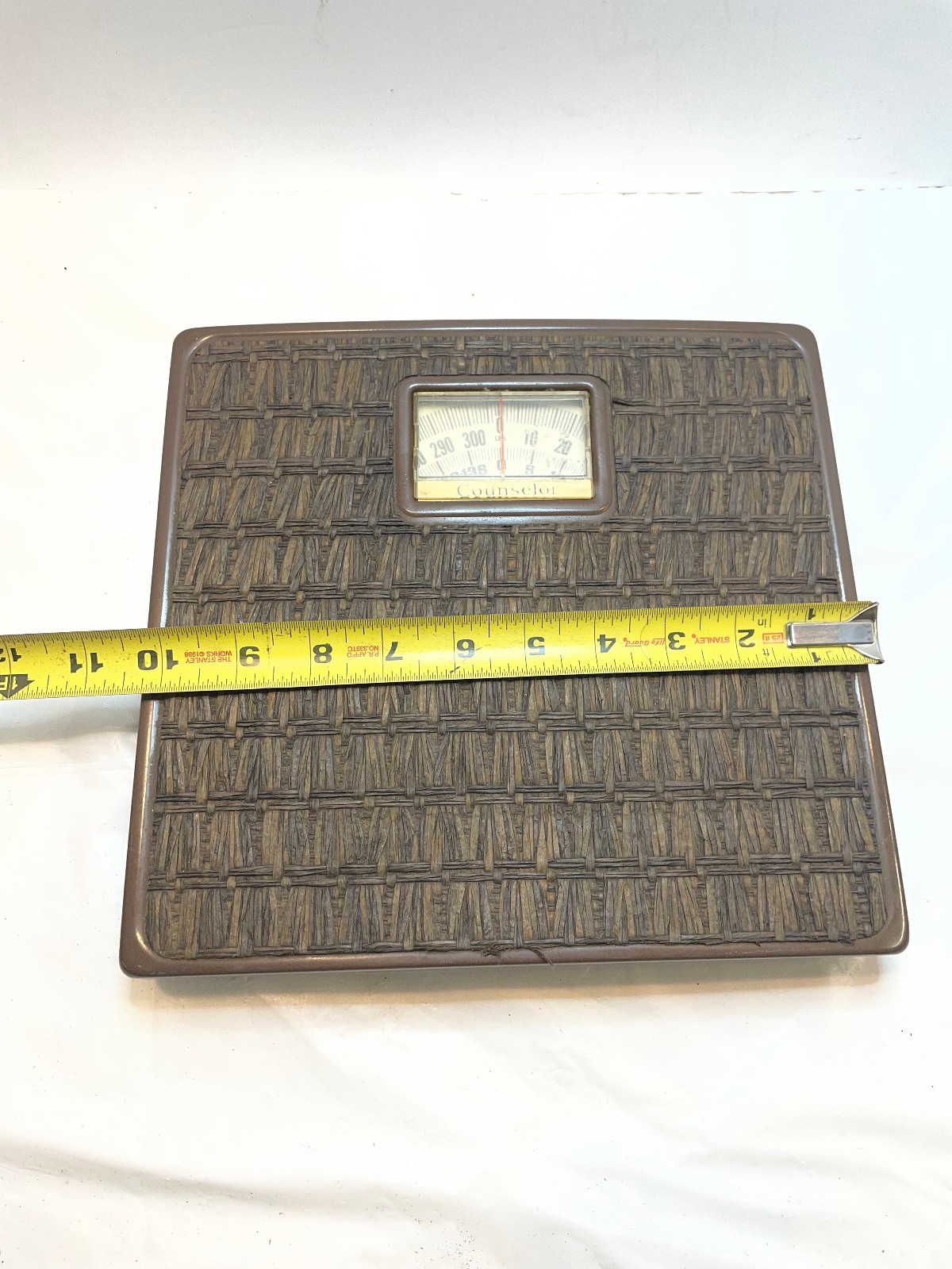 Vintage Counselor Bathroom Floor Scale Rattan Woven Pattern Mechanical 300 lbs