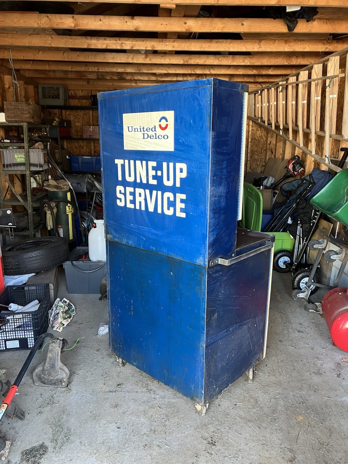 United Delco Blue White Cabinet Gas & Oil Theme Advertising