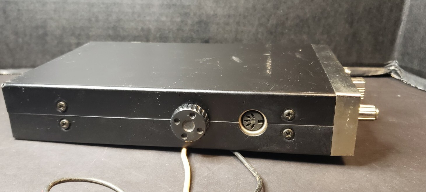 Vintage Realistic Mini-40 CB Transceiver Radio