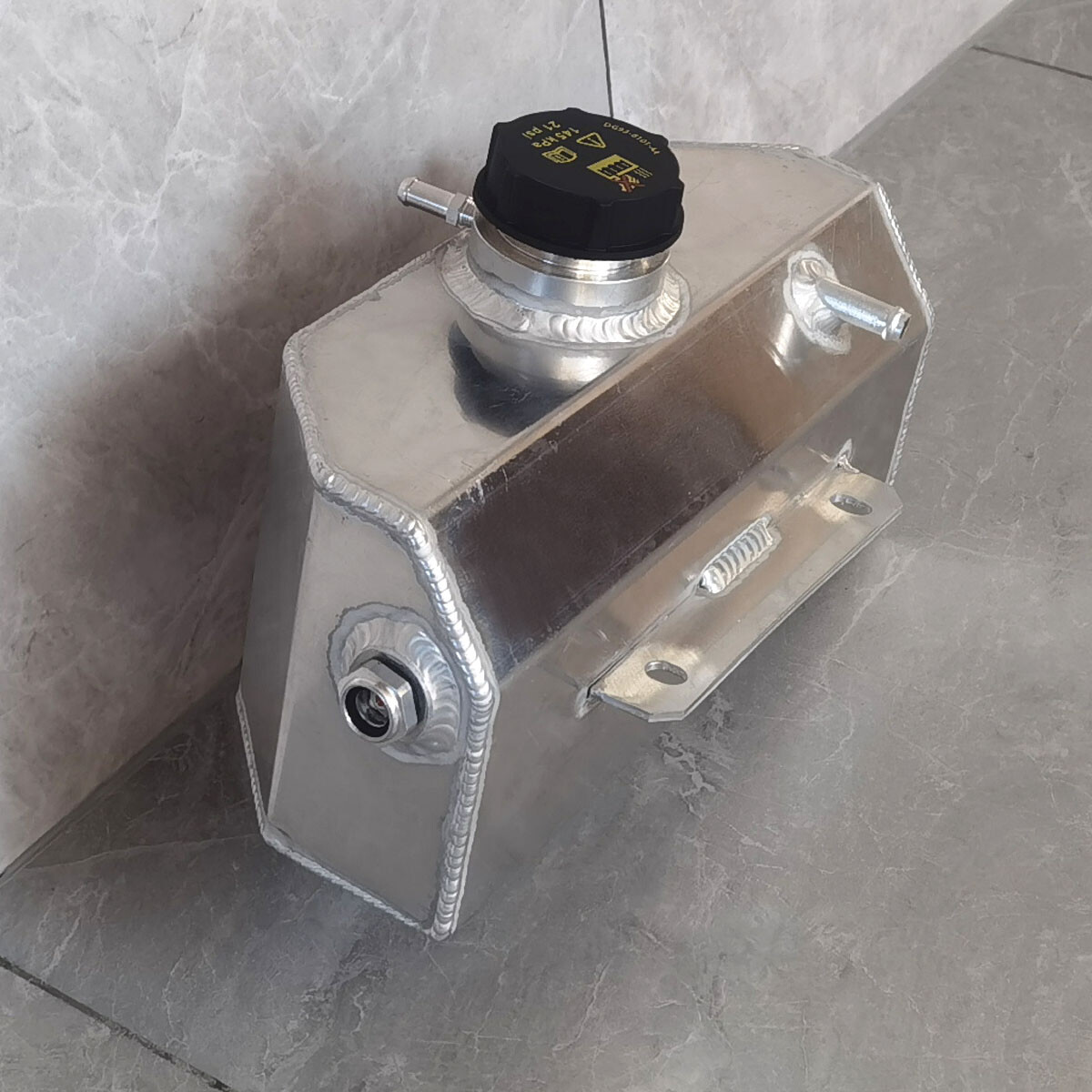 Radiator Coolant Overflow Expansion Tank For Ford Mustang 2015 - 2023 Reservoir