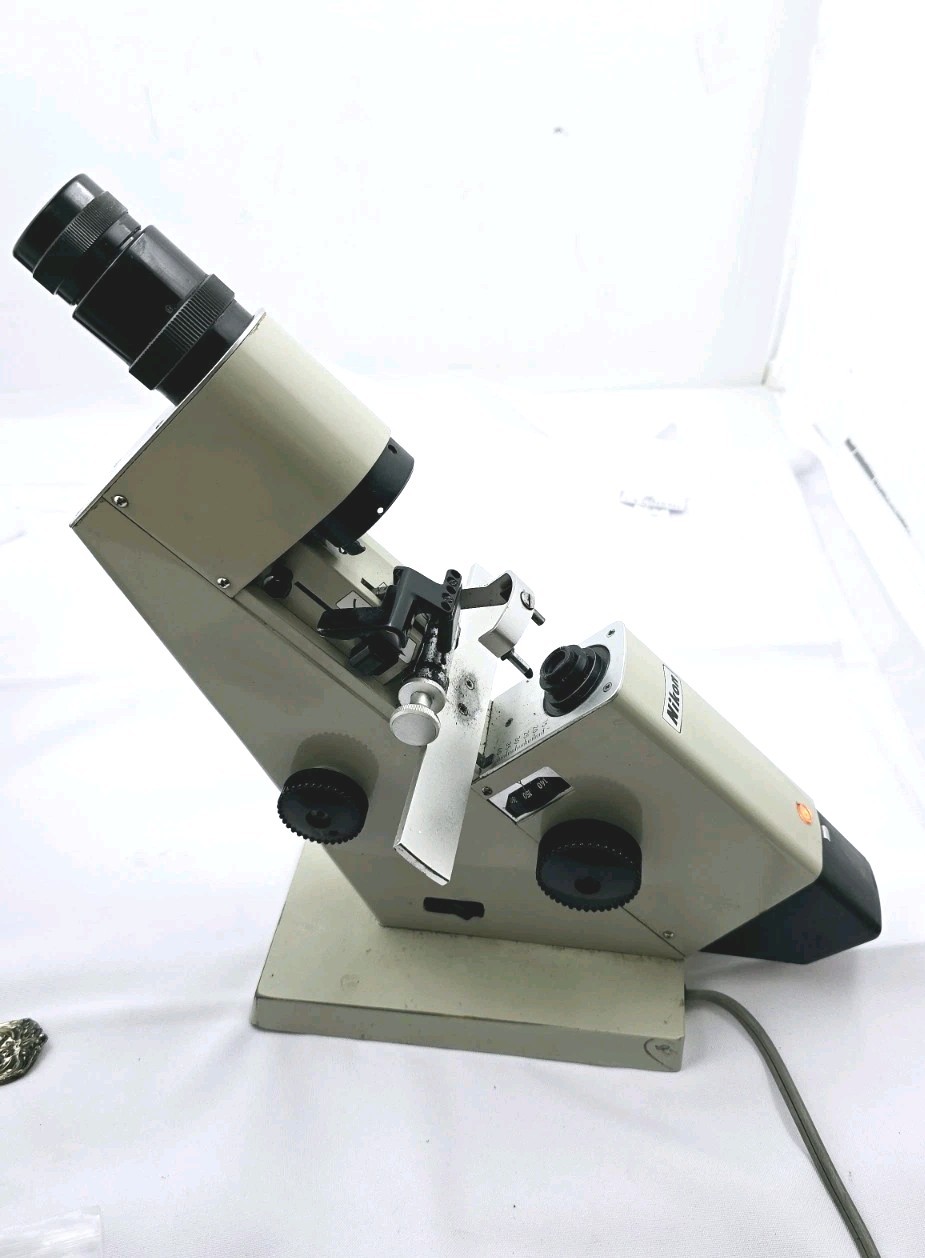 Nikon Lensometer POWERS ON. MISSING PIECES?