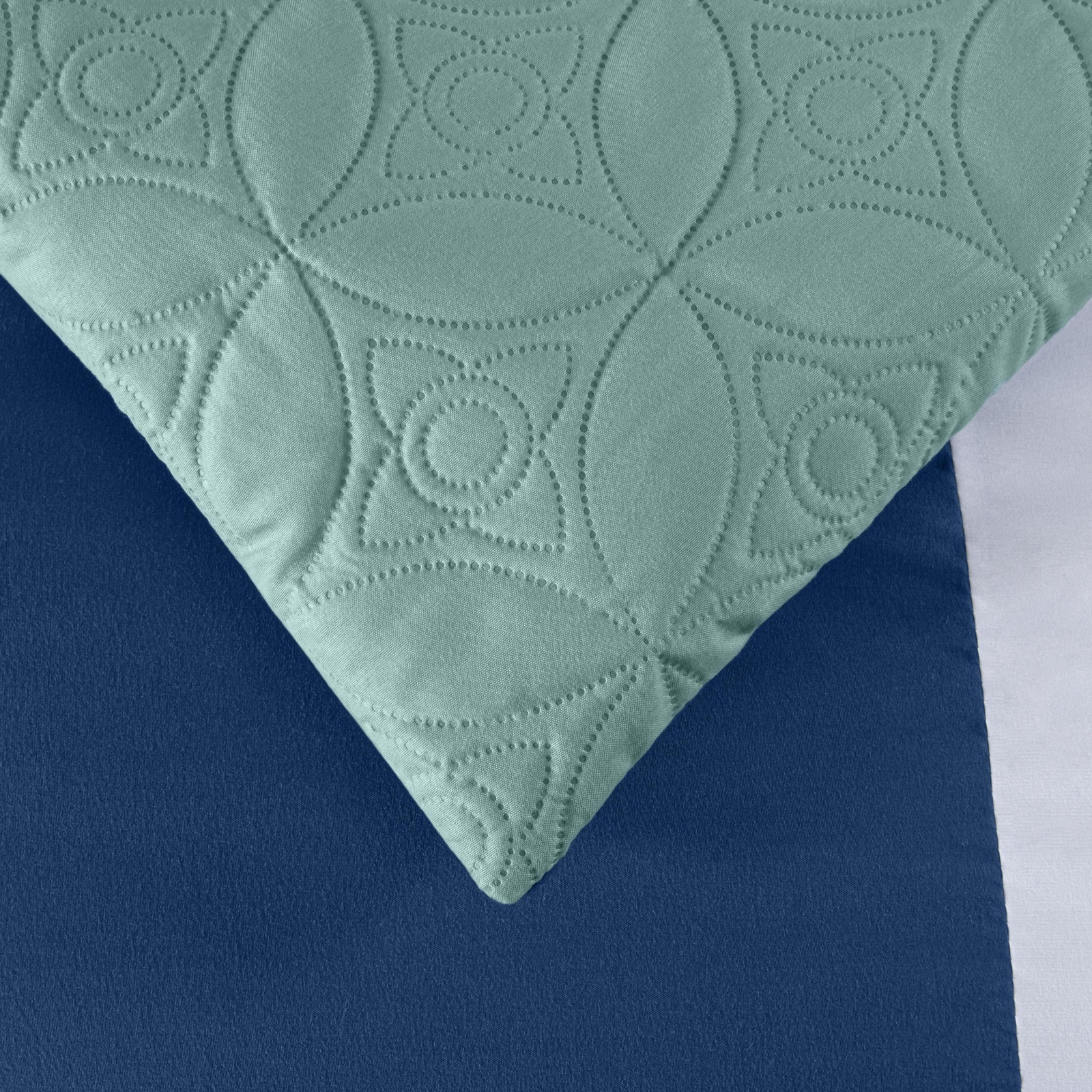 Chezmoi Collection 7-Piece Medallion Patchwork Bed in a Bag Comforter Set