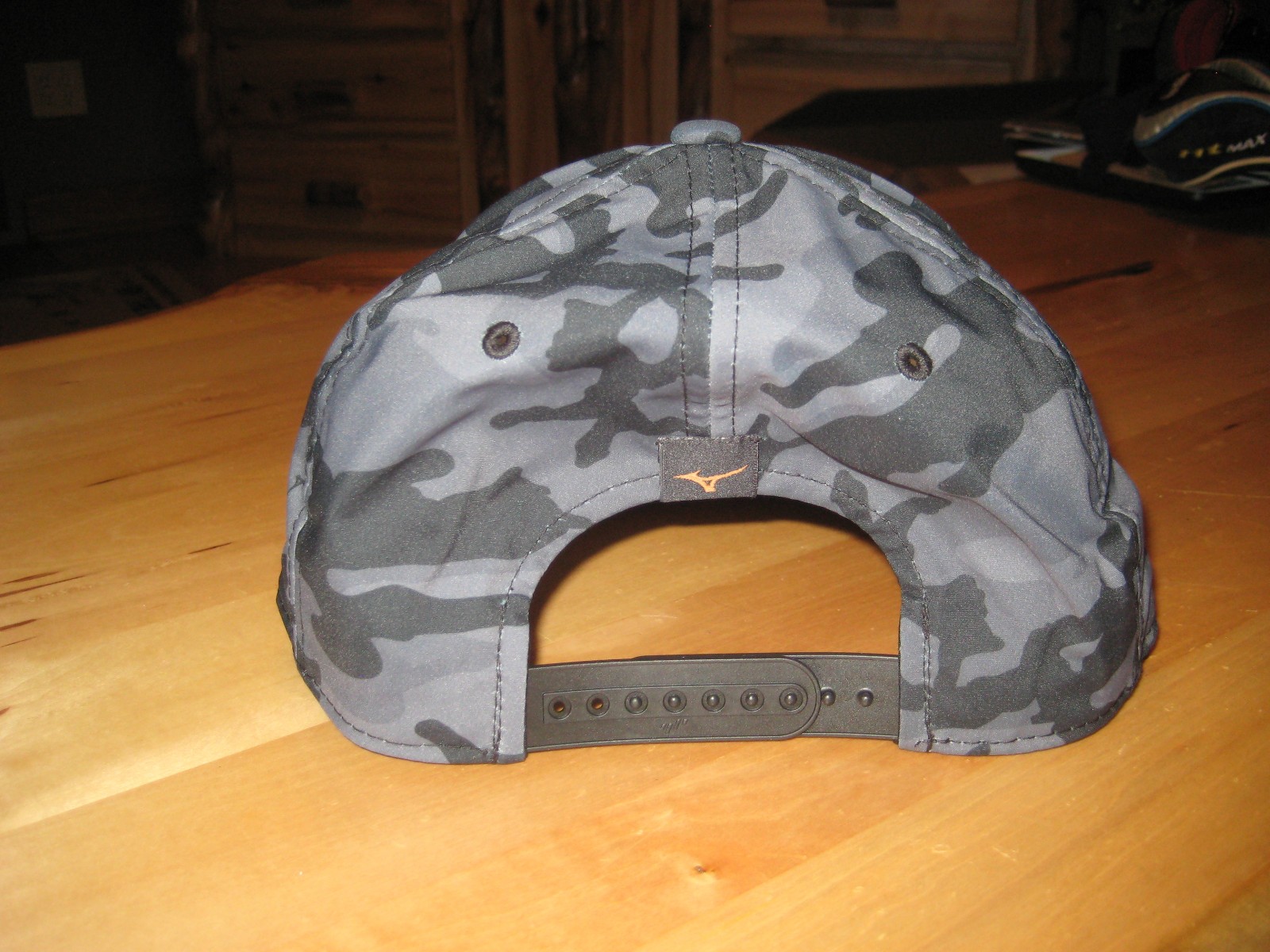 BRAND NEW Mizuno Crossed Clubs Snapback Tour cap Black Camo hat deal