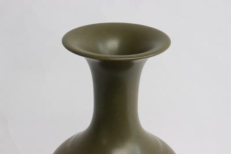 Pair Of Chinese Porcelain Tea Dust Style Vases