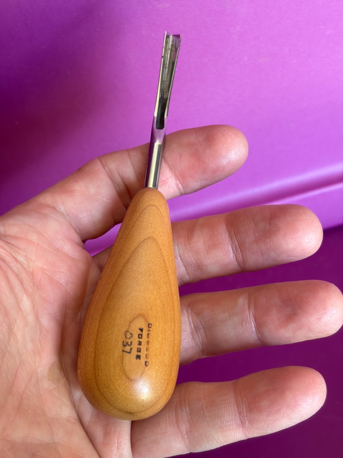 RARE Diobsud Forge 3/16" Wide No. 43 Short Bent 5mm V-Tool In VGC!