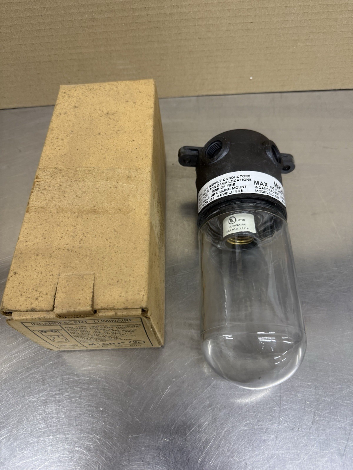 McGill Incandescent Luminaire Cat. No. 600 Damp Location 150 Watt New Old Stock