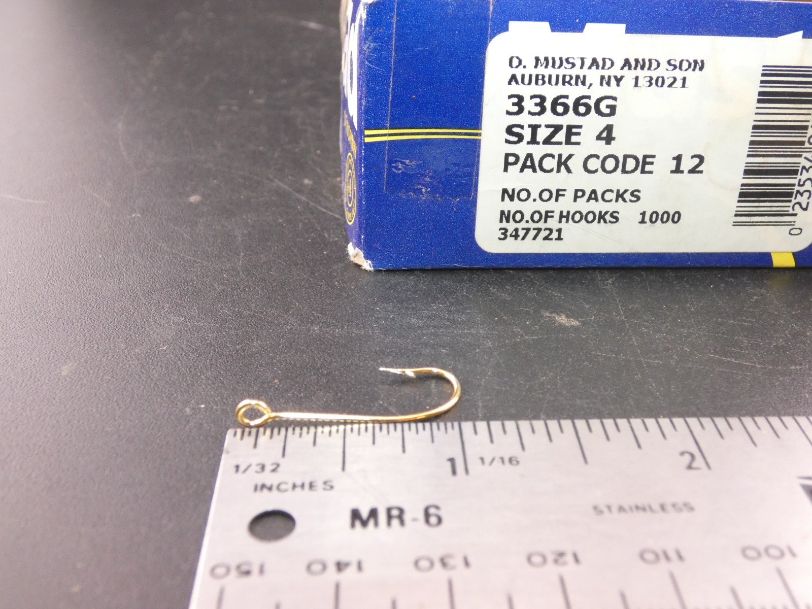 Mustad 3366G Size 4 Gold Hooks Large Eye Bulk Lot 100 Fish Fishing Hooks