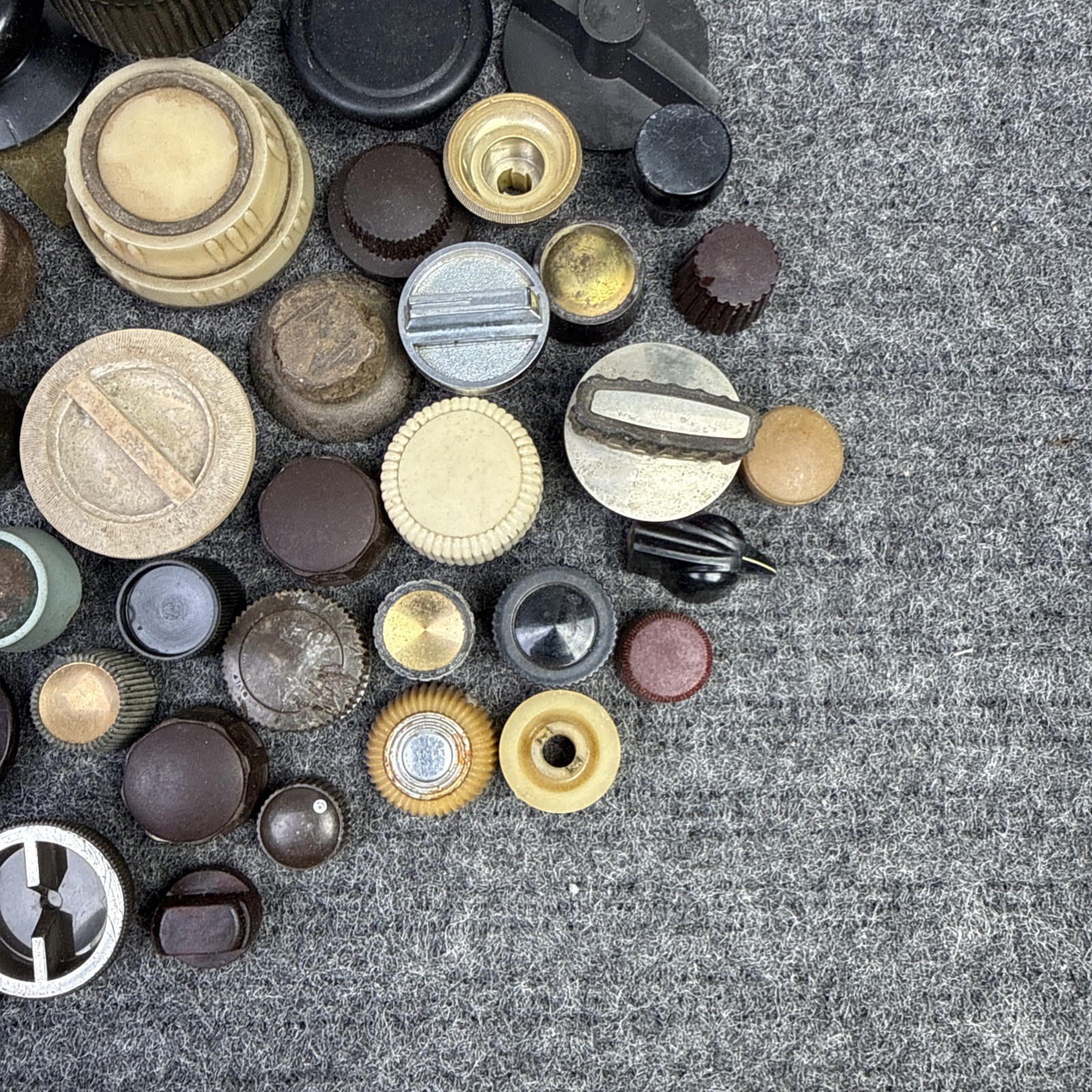 50+ Vintage Radio / TV / Equipment Knobs Used Midcentury Plastic Bakelite LOT
