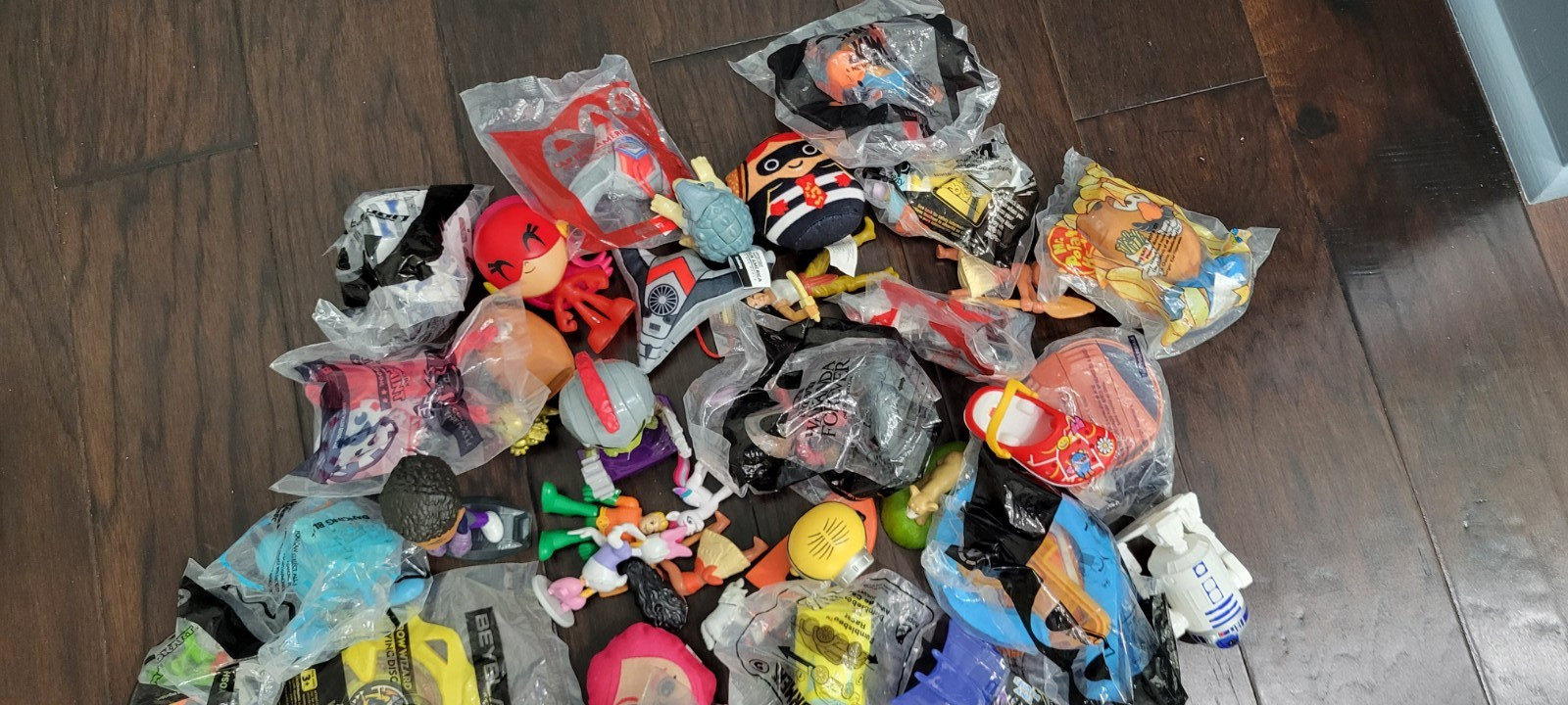 LARGE TOY LOT 42 Mystery Resell Wholesale McDonald, 19 NEW, PARTY GIFTS,FAVORS