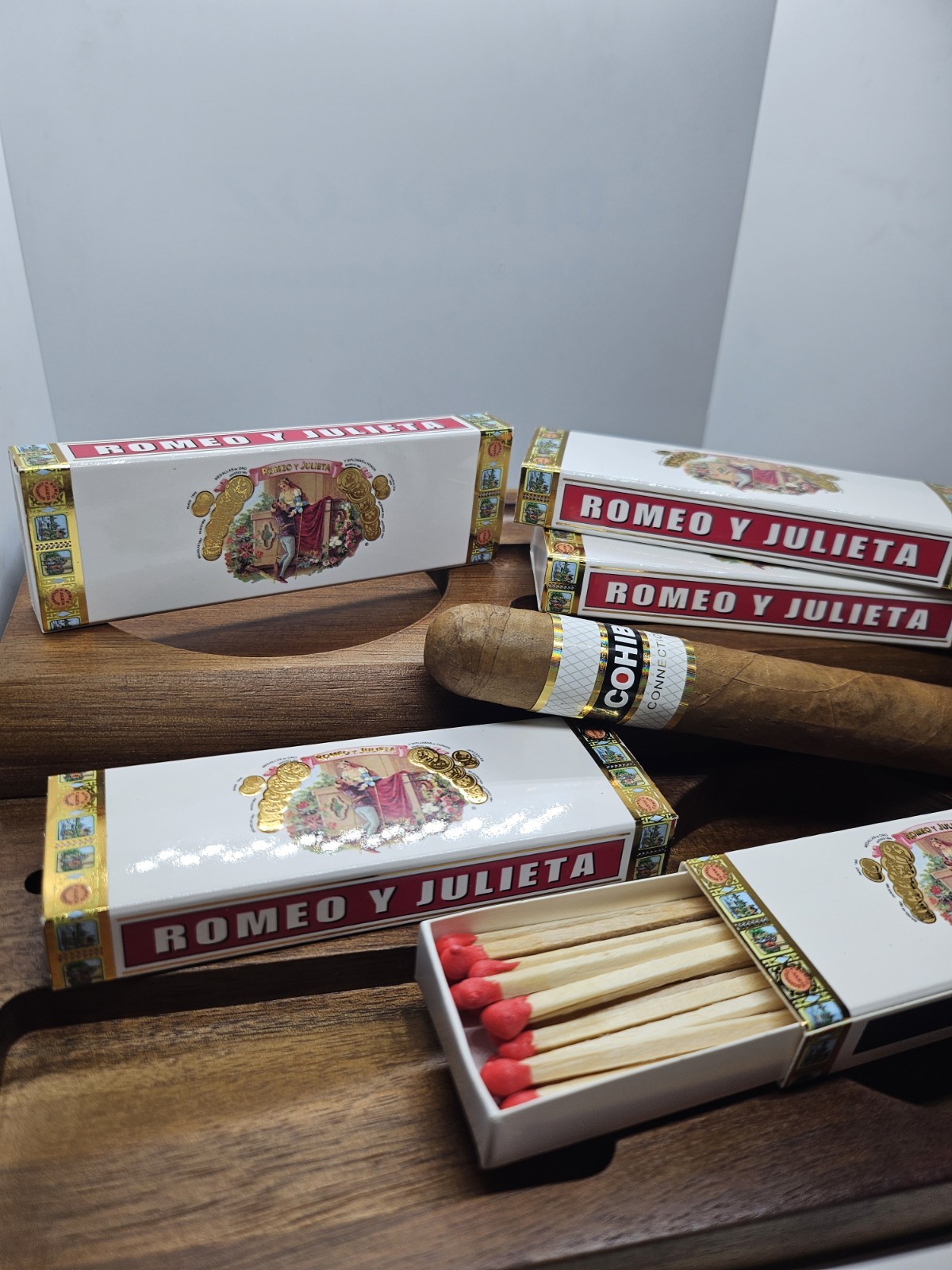 ROMEO Y JULIETA 4 inch  COLLECTIBLE HOME BAR Display 1 box of 20 CIGAR MATCHES