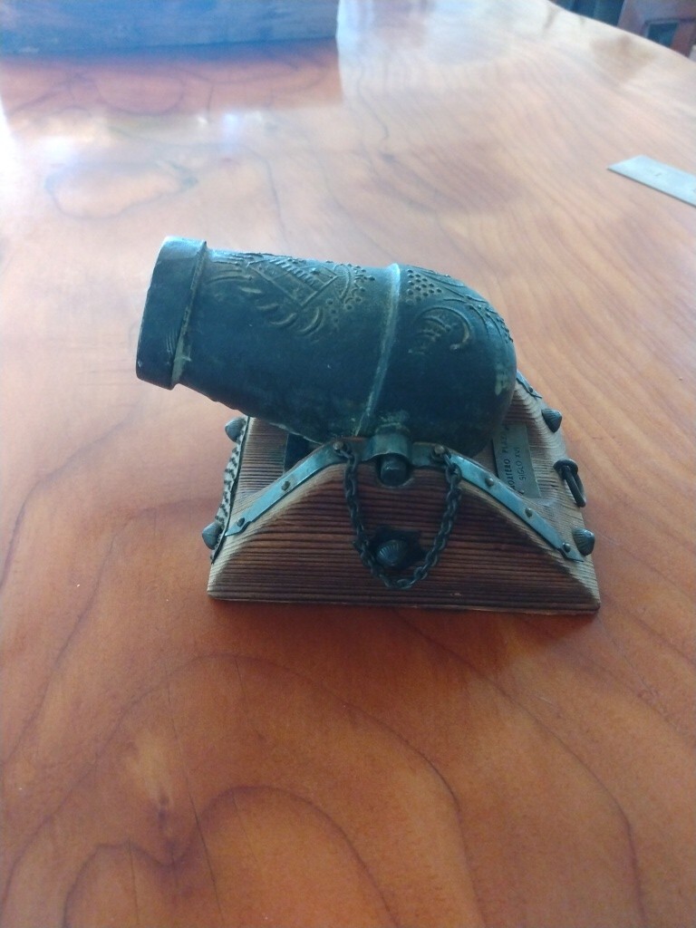 Martero Plaza Siglo XVI vintage wood cast iron miniature cannon