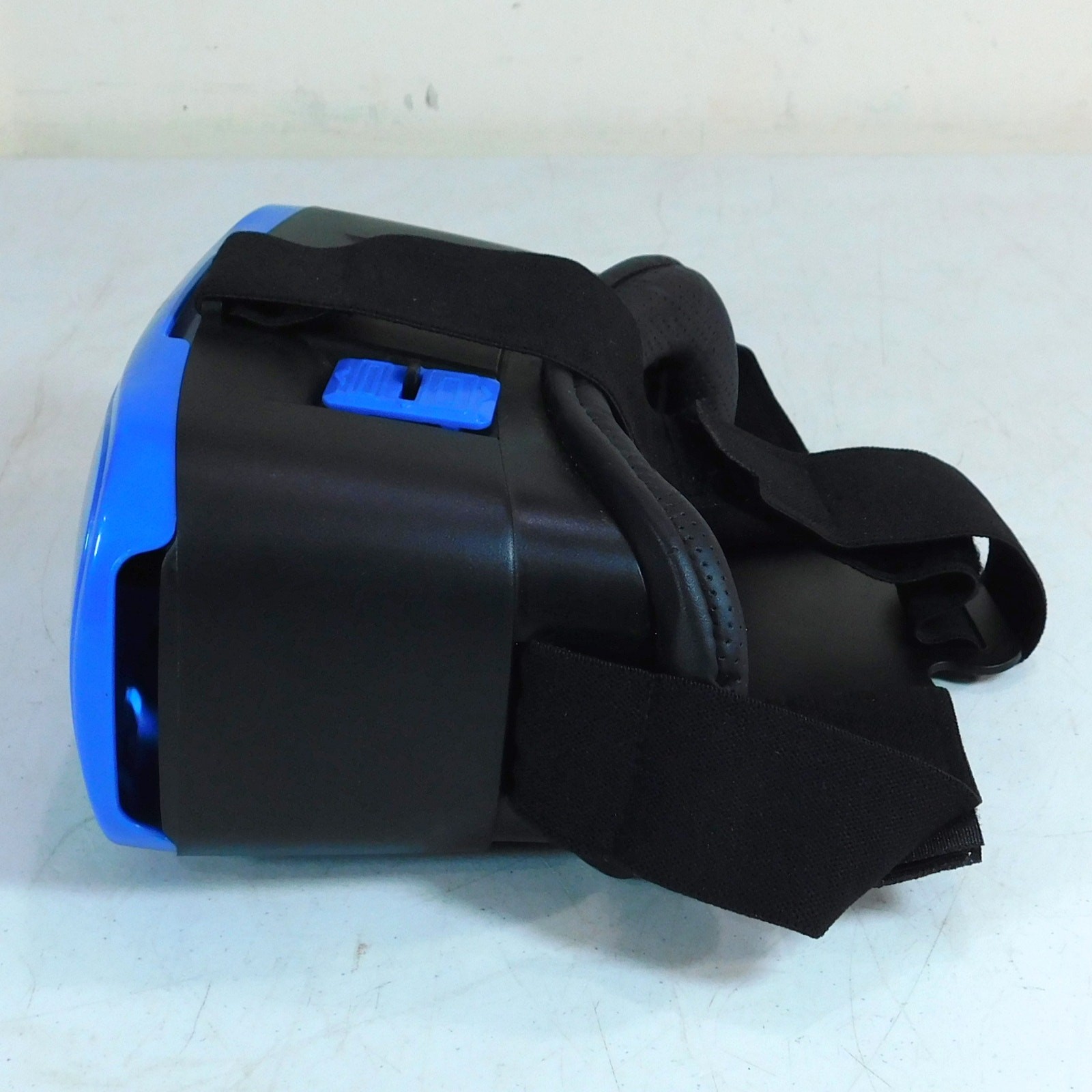 Onn Virtual Reality VR Smartphone Headset Blue Black Up To 6 Inch Screen