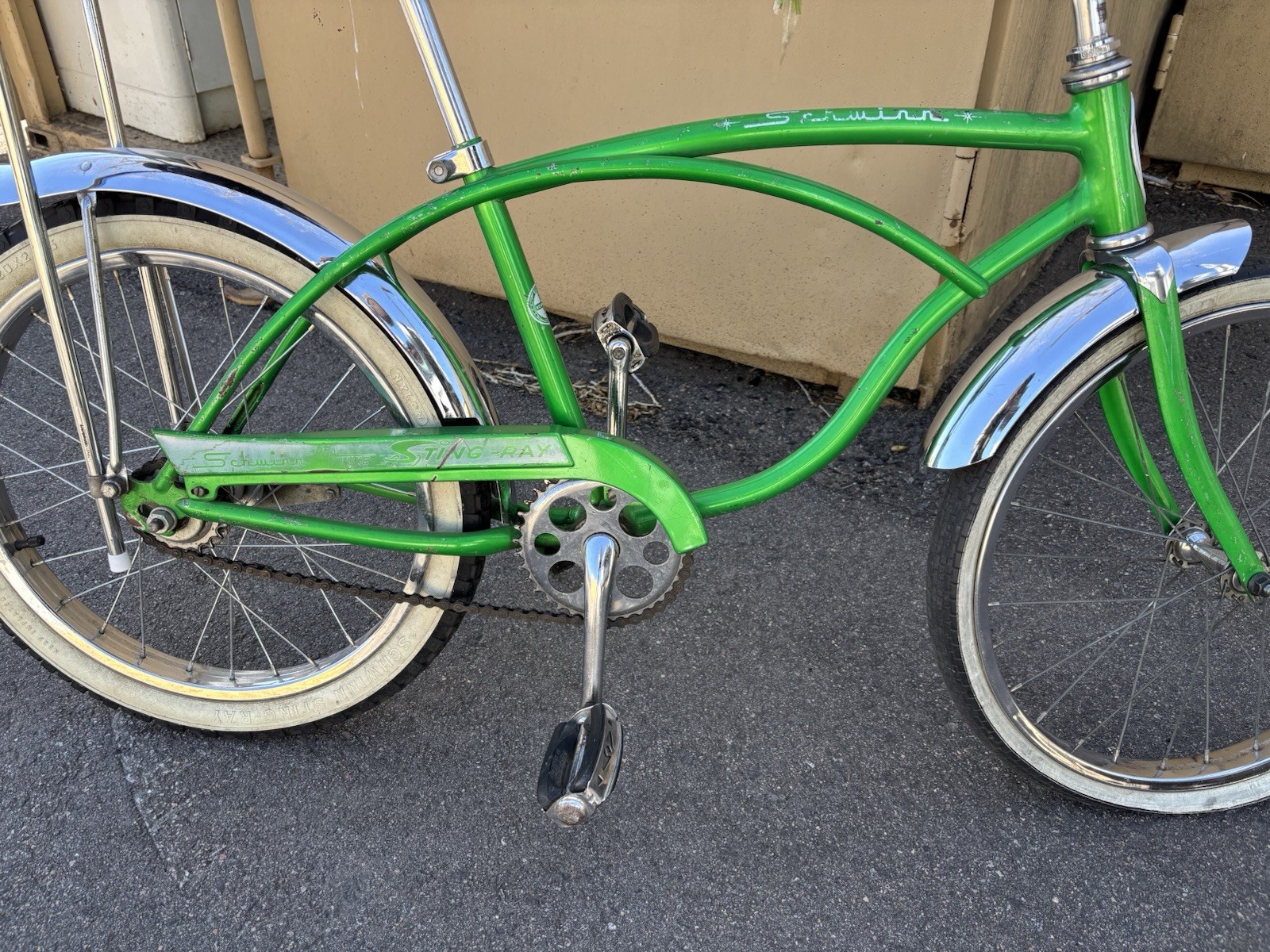 Vintage Schwinn Deluxe Flamboyant Lime Green Stingray 1965 Bicycle