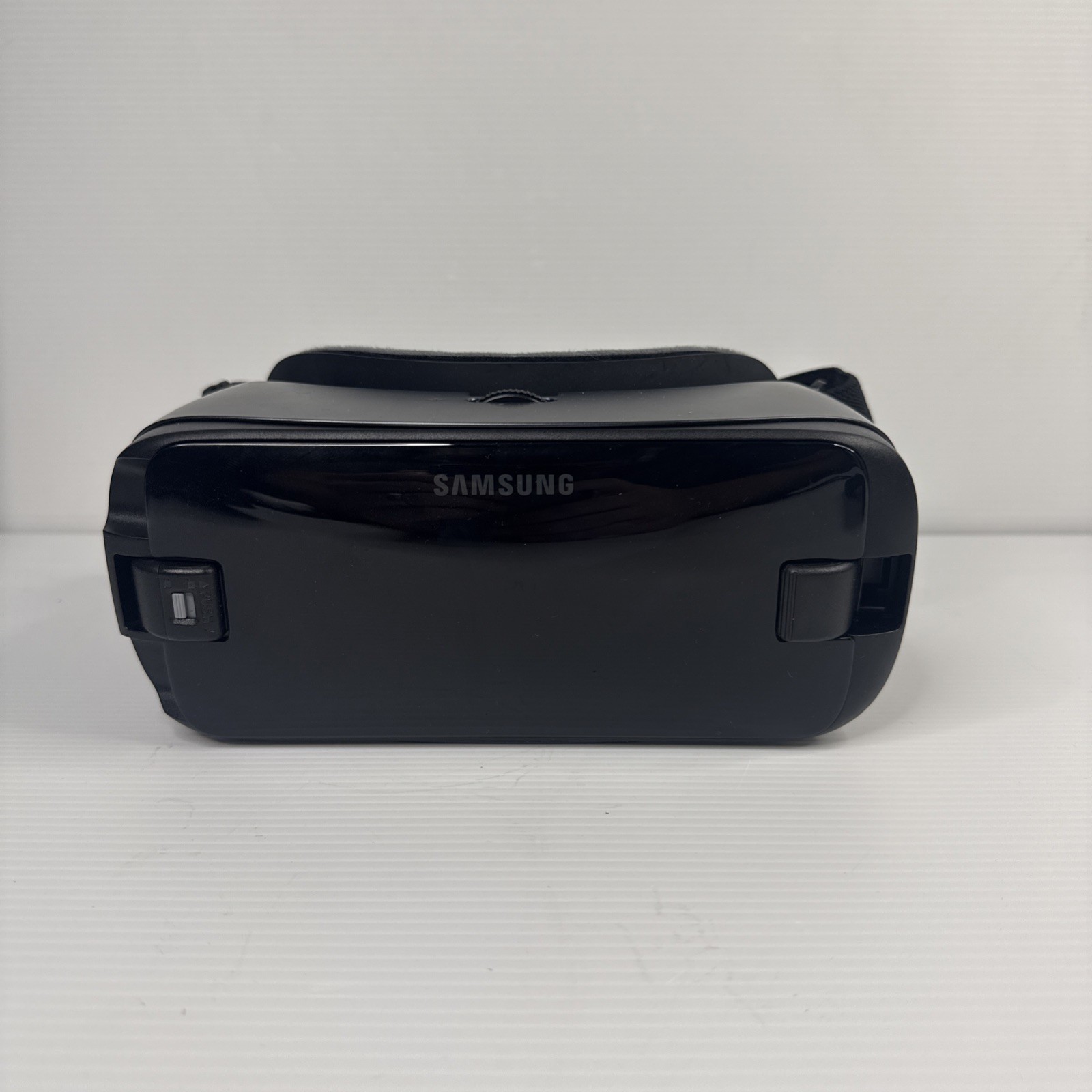 SAMSUNG GALAXY Gear VR Oculus Virtual Reality Headset w/ Controller SM-R324