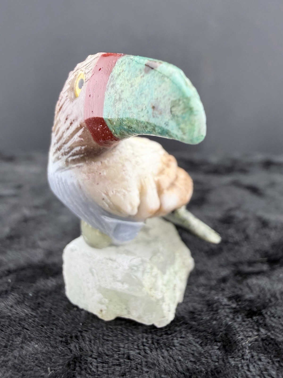 Gemstone Bird Sculpture on Mineral Base. 22 g. 27x31x40 mm