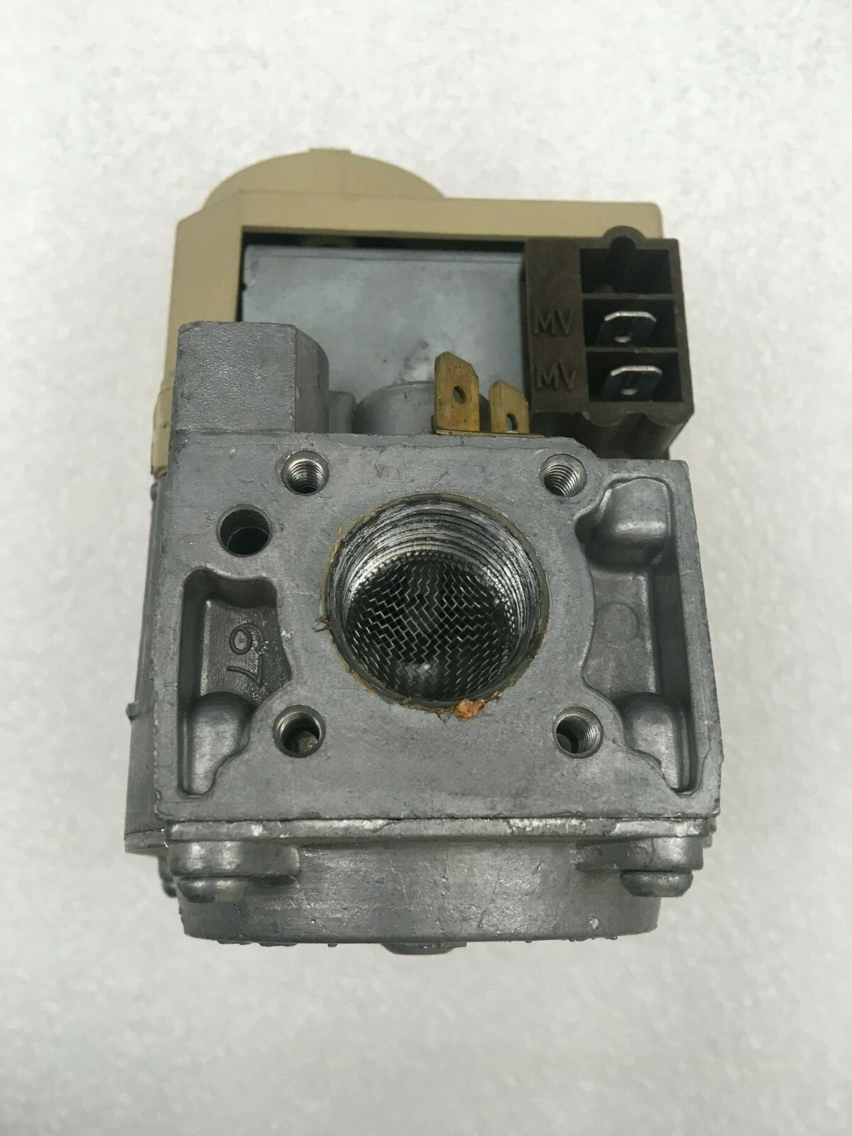 Honeywell VR8205H8016 HVAC Furnace Gas Valve Rheem Ruud 60-22866-01 used #G26