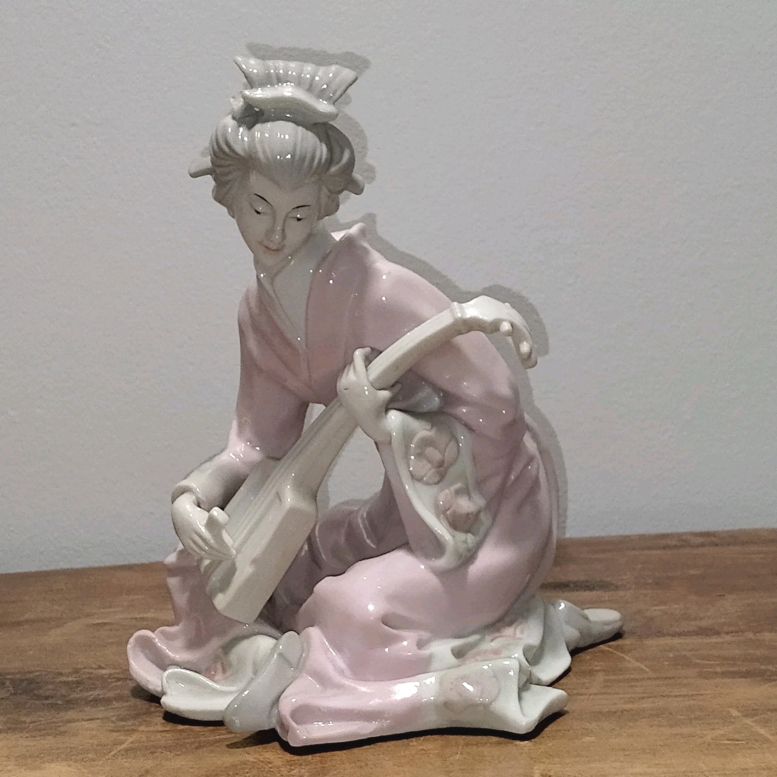 Porcelain Japanese Geisha Lady Playing Shamisen Figurine Vtg 80s Pink Pastels