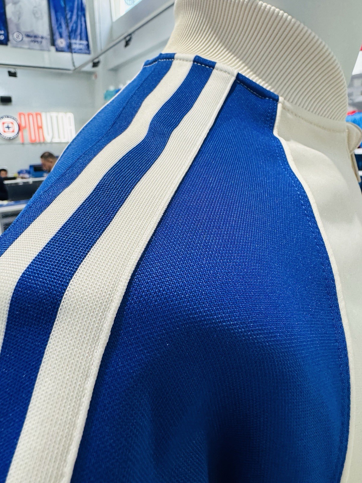 NEW CRUZ AZUL 2026 URBAN JACKET BEIGE PIRMA LIGA MX MEN MEXICO