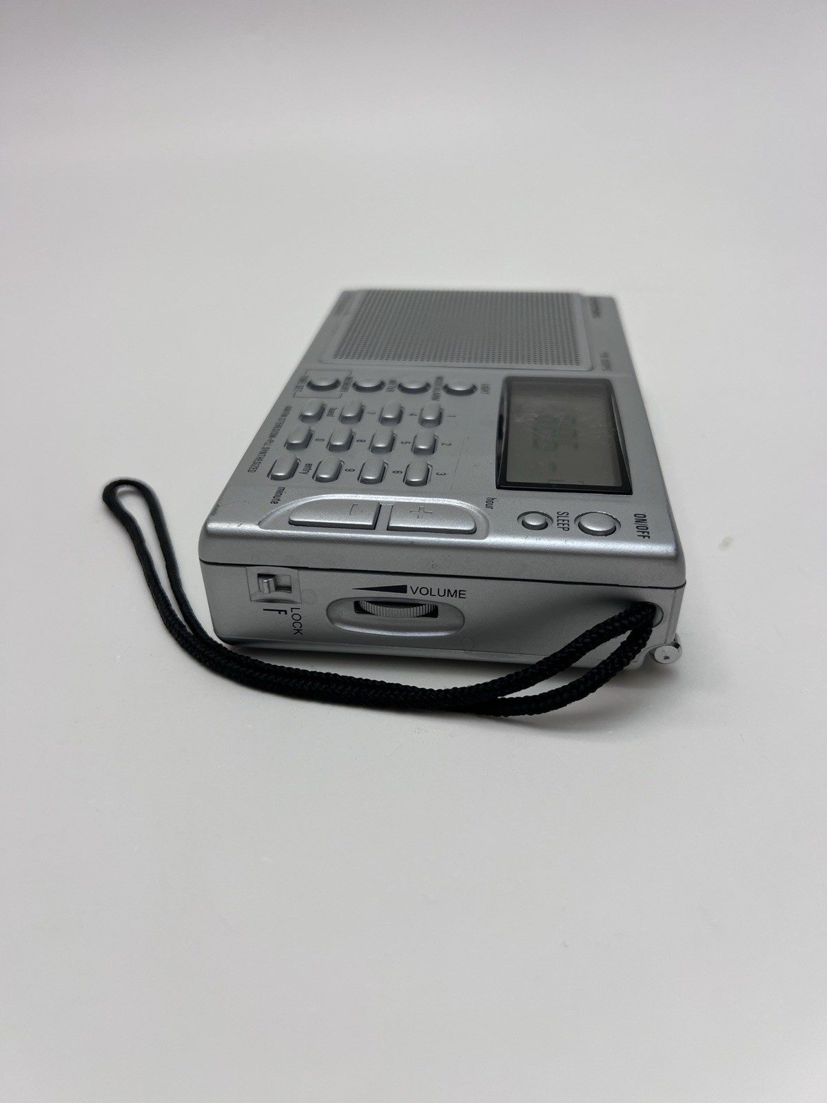 Grundig Model YB 300PE Yacht Boy AM/FM/SW 13 Band Shortwave PLL Portable Radio