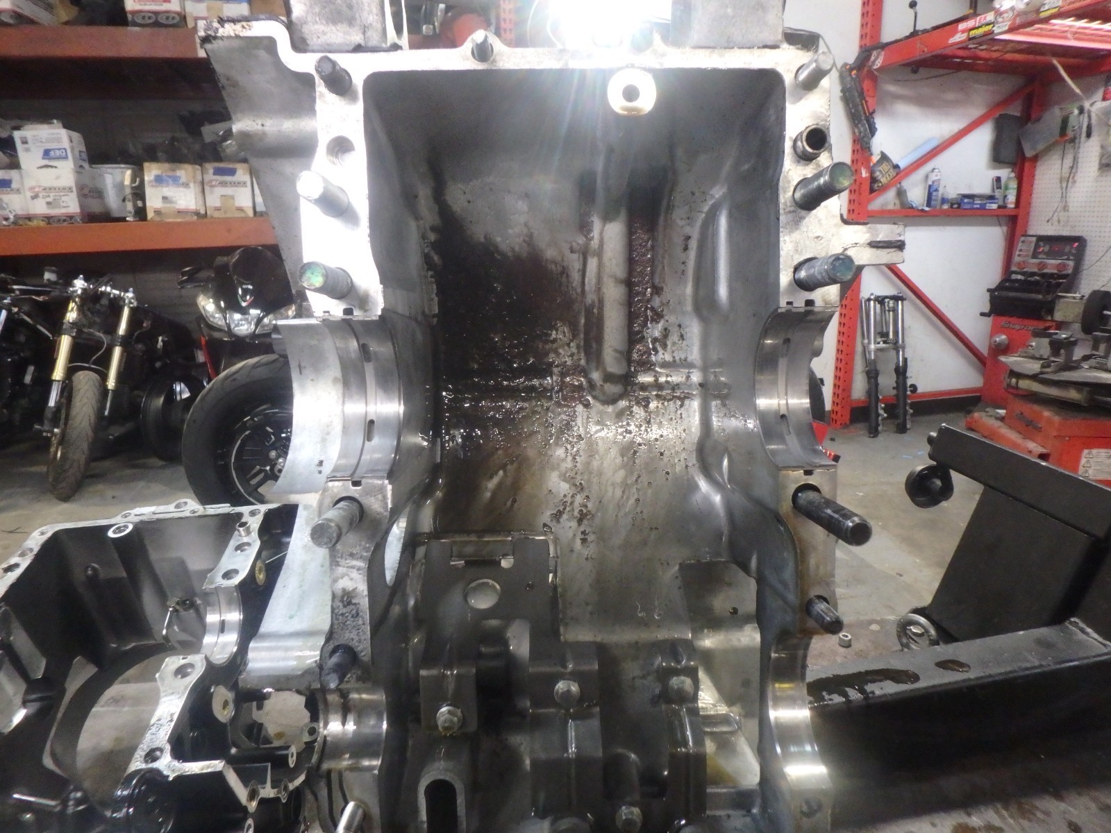 SUZUKI BOULEVARD M109R / VZR1800 06-25 ENGINE CASES P/N 11300-48881