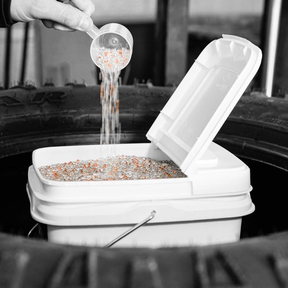 Magnum+ Tire Balancing Beads 17.6LB Bulk Tub Balance Beads 4x4 Truck & OTR, TPMS