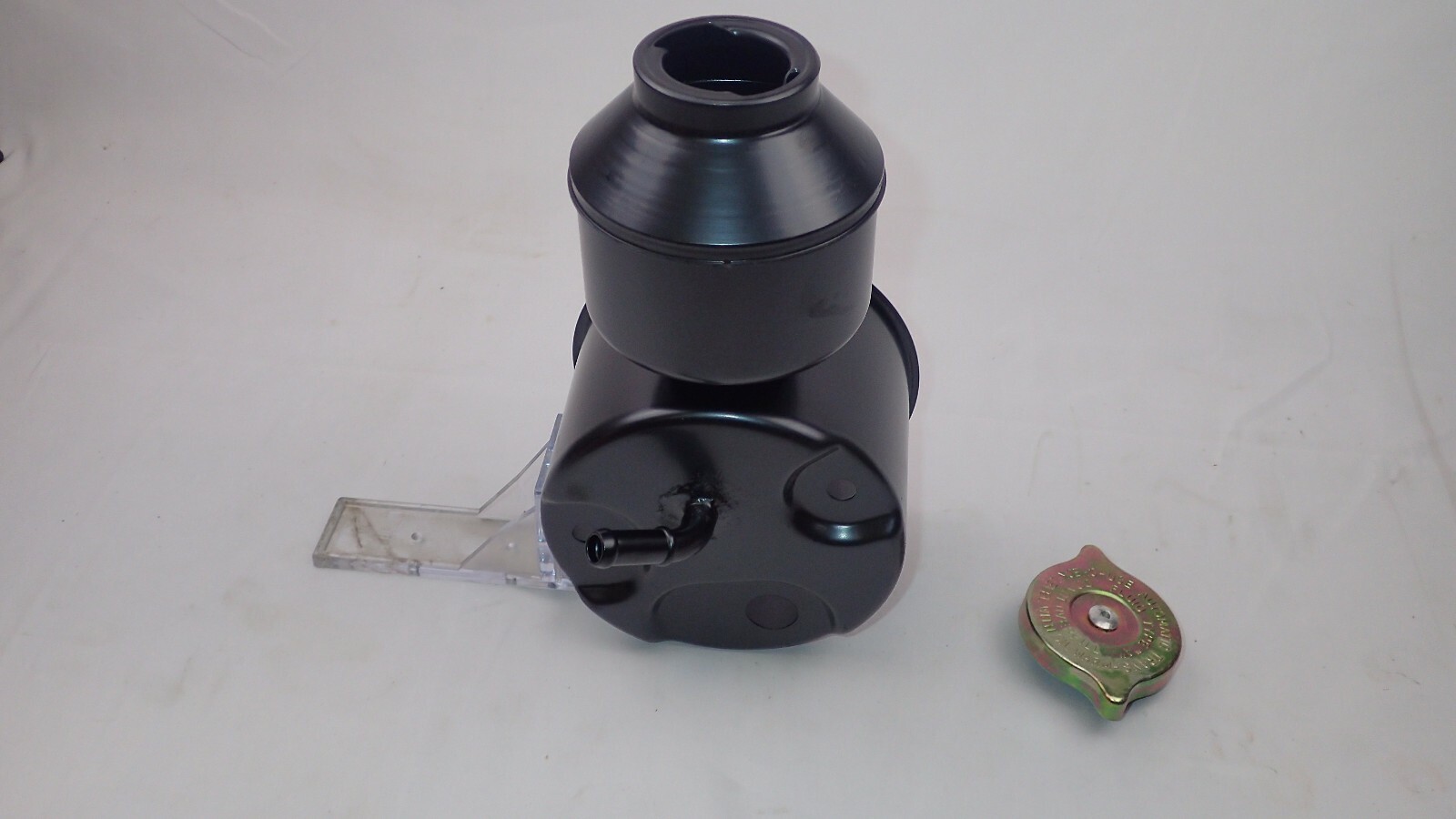 Sagniaw 143 Series power steering Reservoir c60 GMC international trucks 7840124