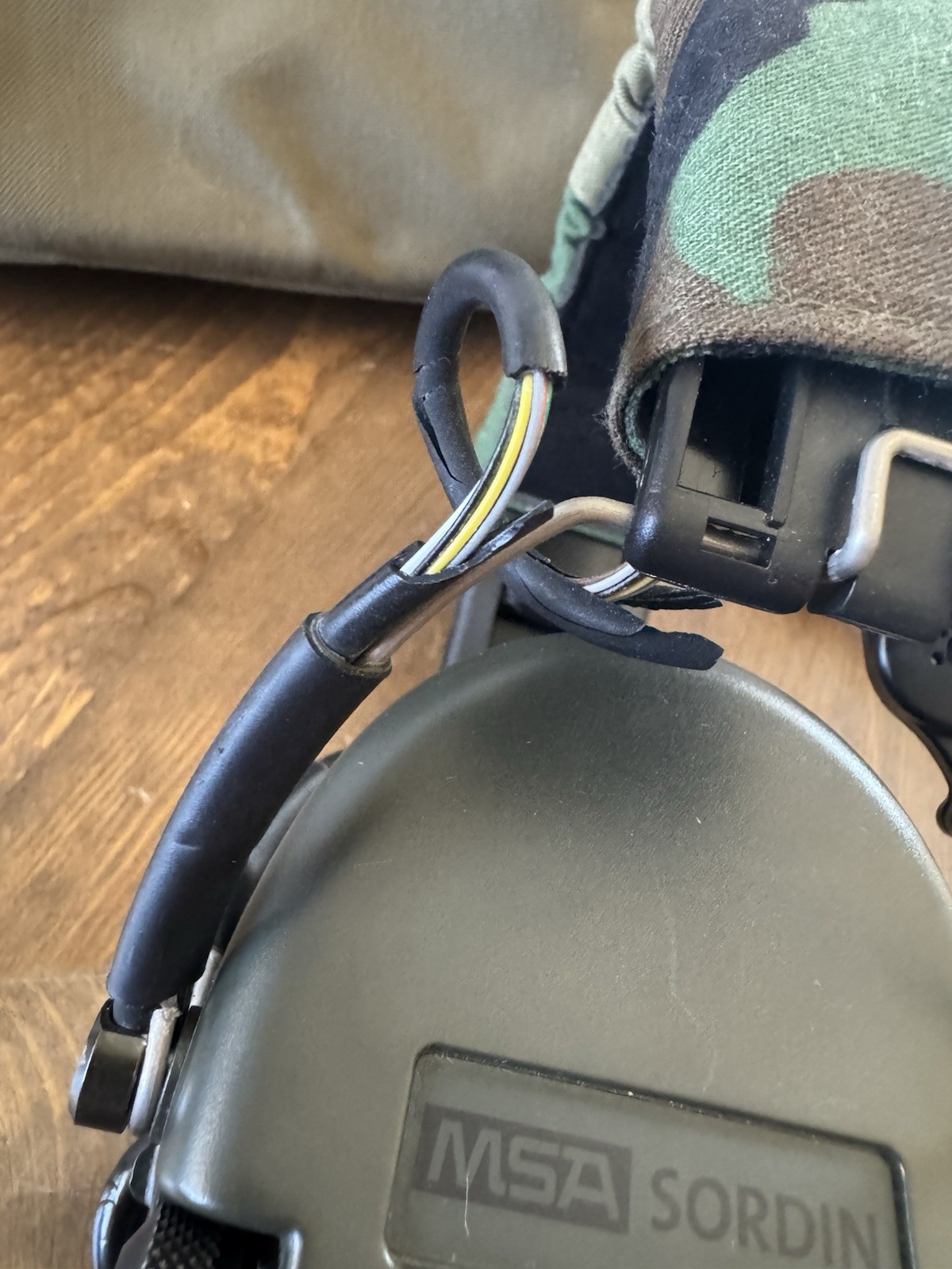 MSA SORDIN 75311 Dual Comms Headset and Carrying Case -Brittle Wire sleeve-