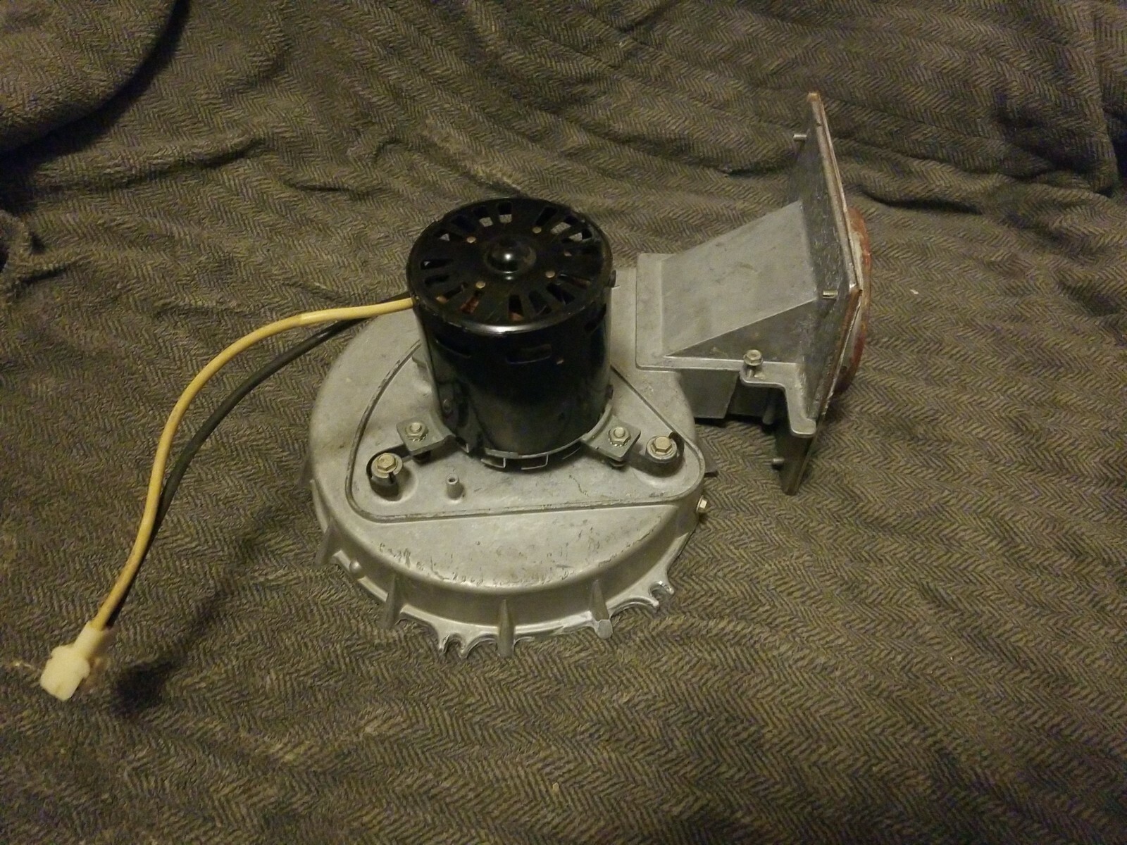 25J1201 FASCO / LENNOX 7121-8774 used 3200 rpm **$7.95 SHIPPING**