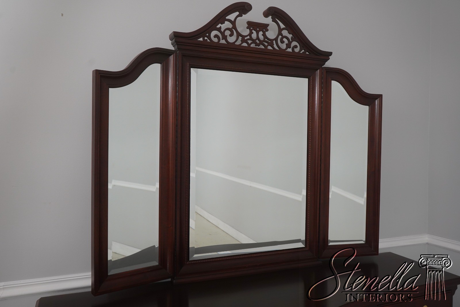 F71791: THOMASVILLE Chippendale Style Mahogany Dresser w. Mirror