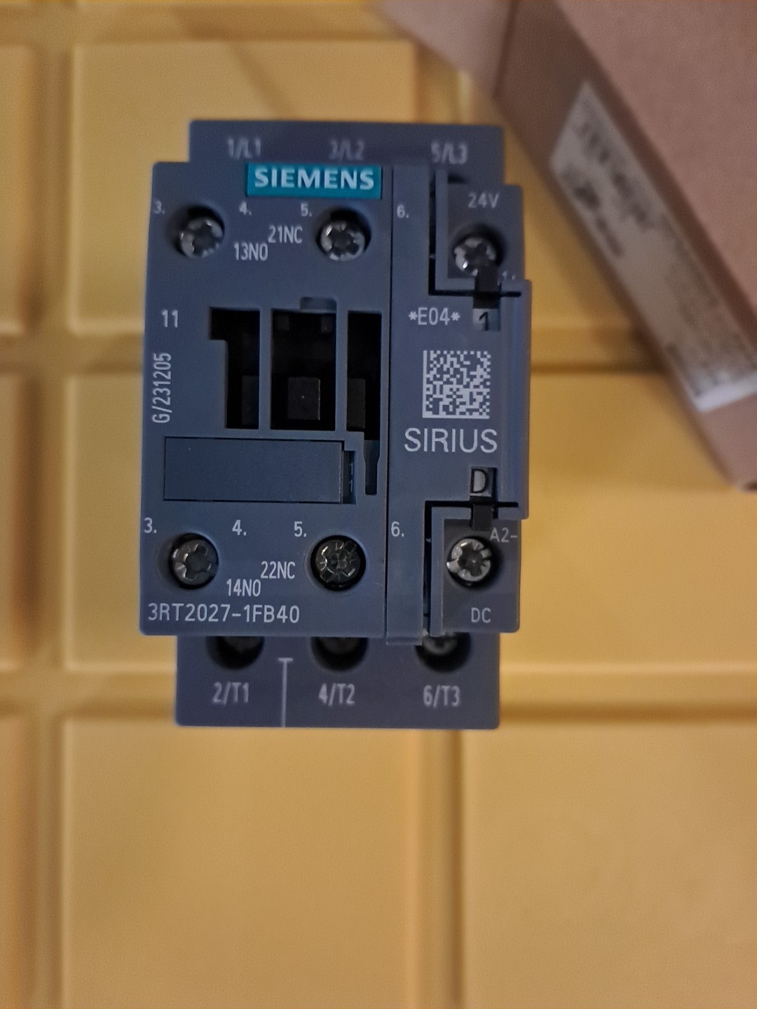 New Siemens 3RT2027-1FB40 Contactor 24V 32A 1NO,1NC