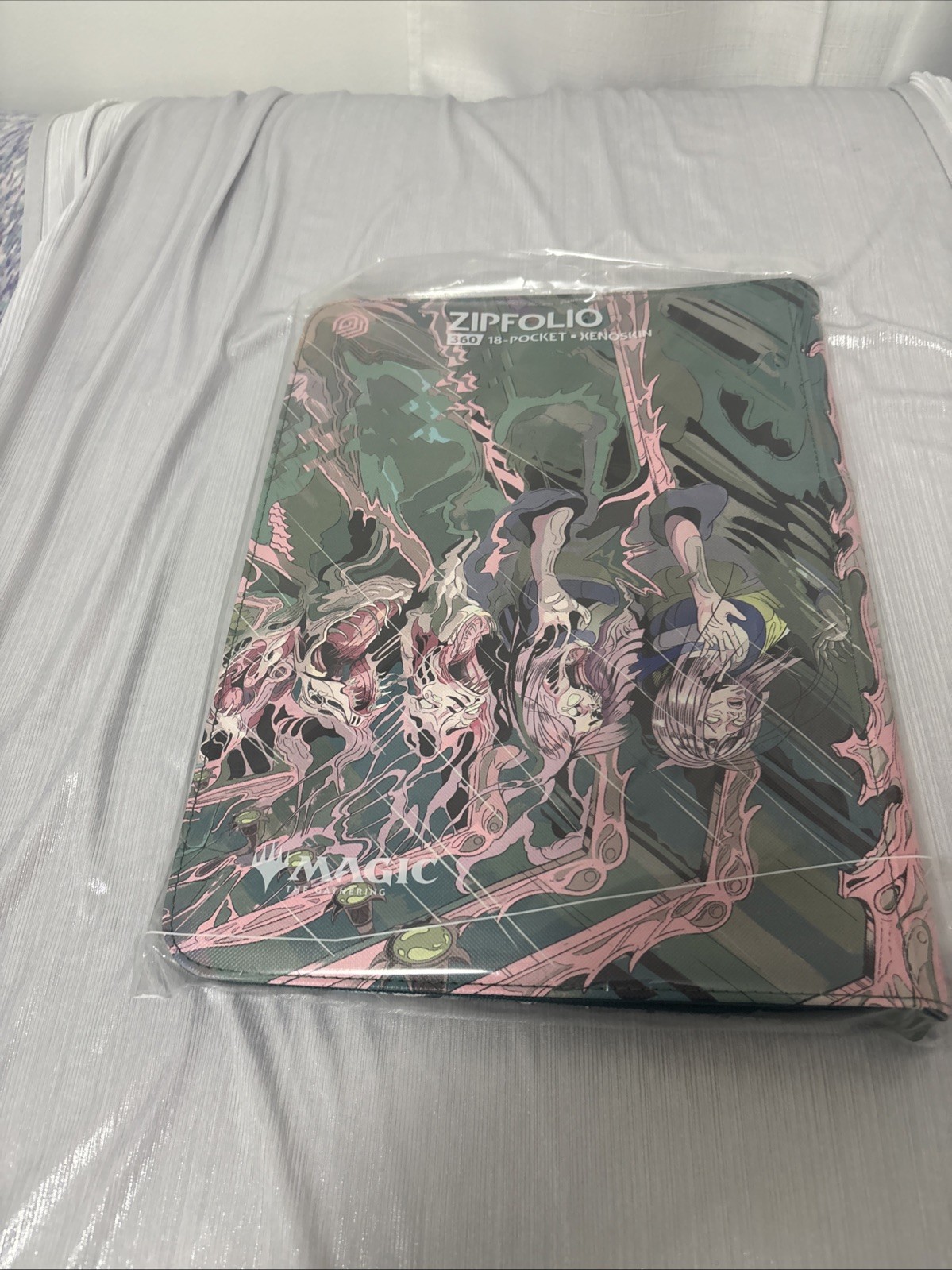 Xenoskin Zipfolio 360: Magic: The Gathering - Duskmourn Series - Mirror Room