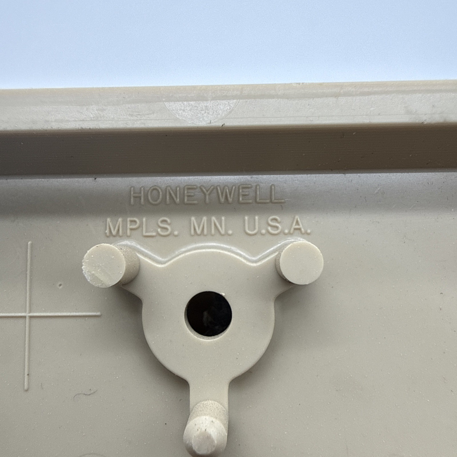 Vintage Carrier Honeywell Thermostat - Auto, On & Off - Cool, Off, Heat