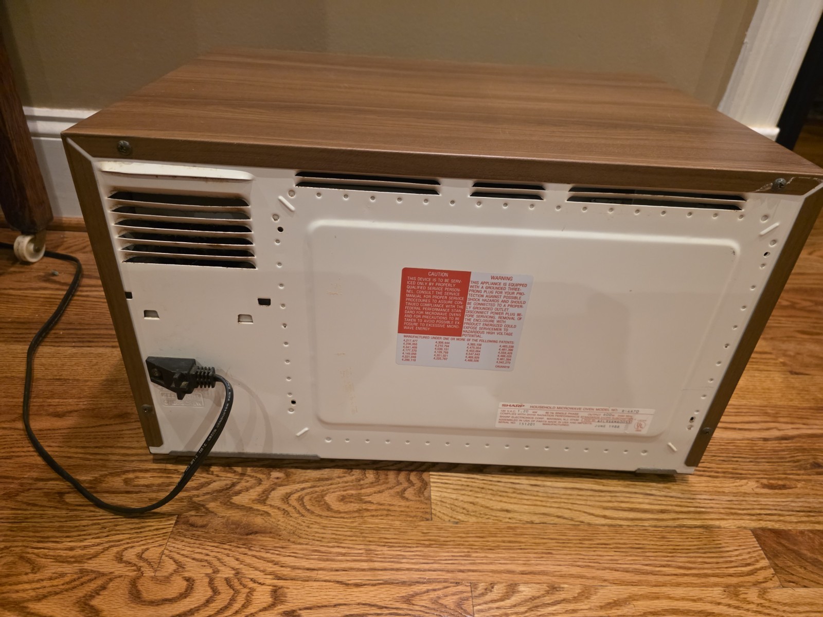 Vintage Sharp Carousel Microwave Oven Model R-4A70 1988 Faux Wood Grain CLEAN