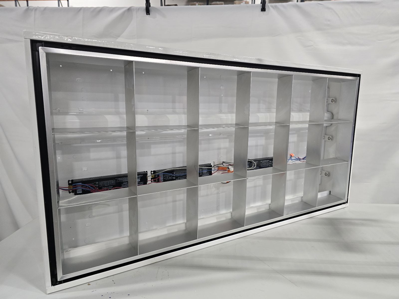 METALUX 2 FT. X 4 FT. SURFACE PARABOLIC, 3 LAMP SLOTS, 32W, 18 CELL, 3