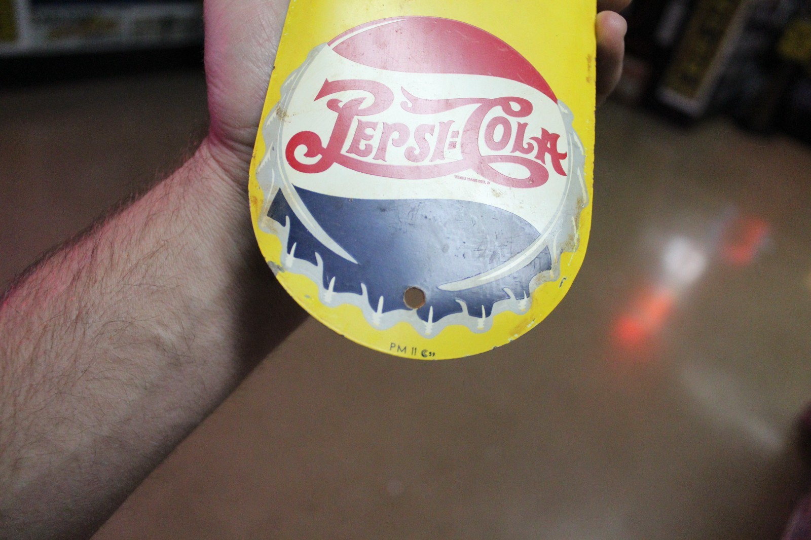 RARE 1950s PRENEZ UN PEPSI COLA STAMPED PAINTED METAL DOOR SIGN POP SODA COKE