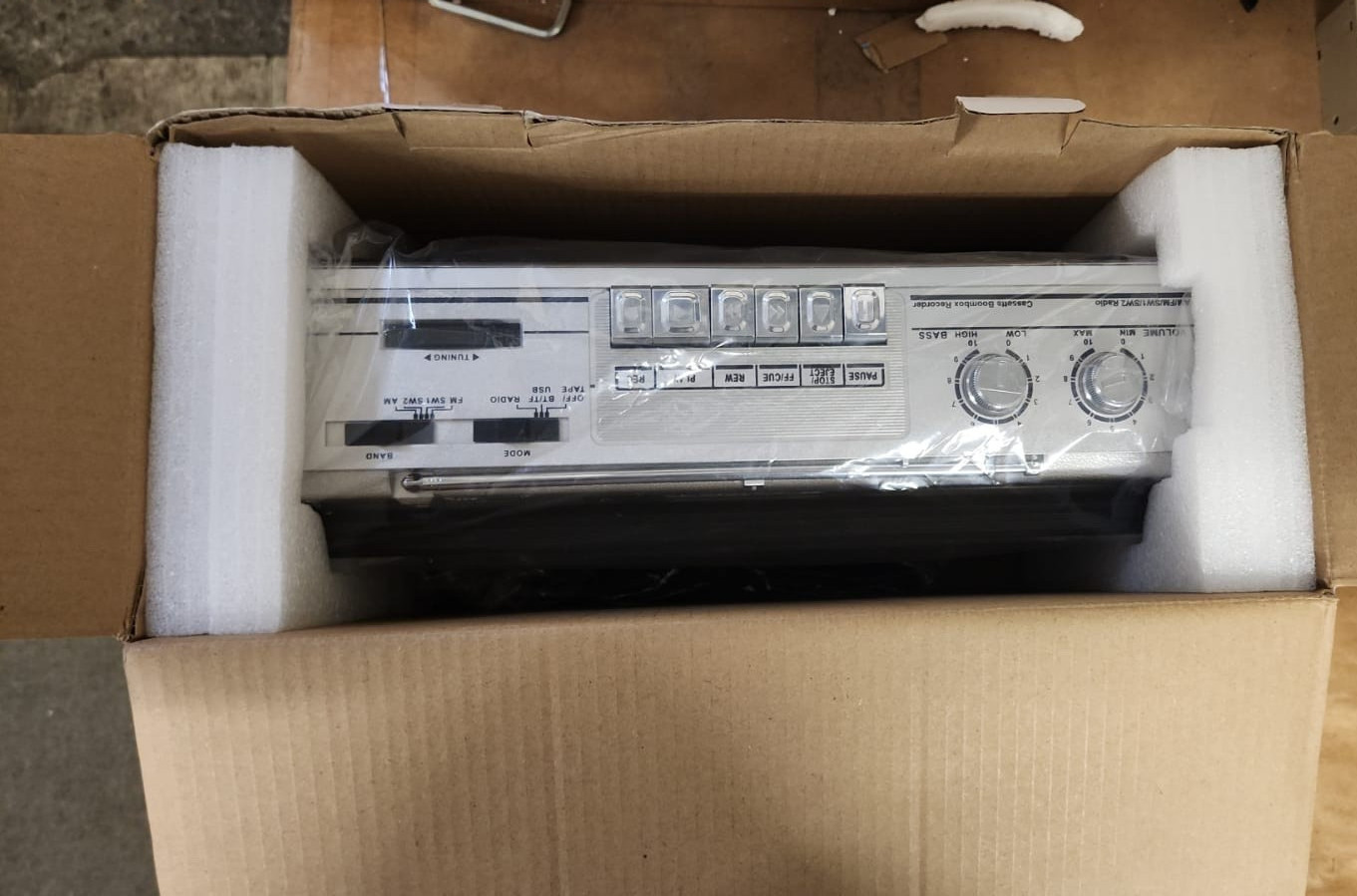 RIPTUNES Retro Radio Cassette Stereo Boombox AM/FM SW1/SW2 Bluetooth USB microSD