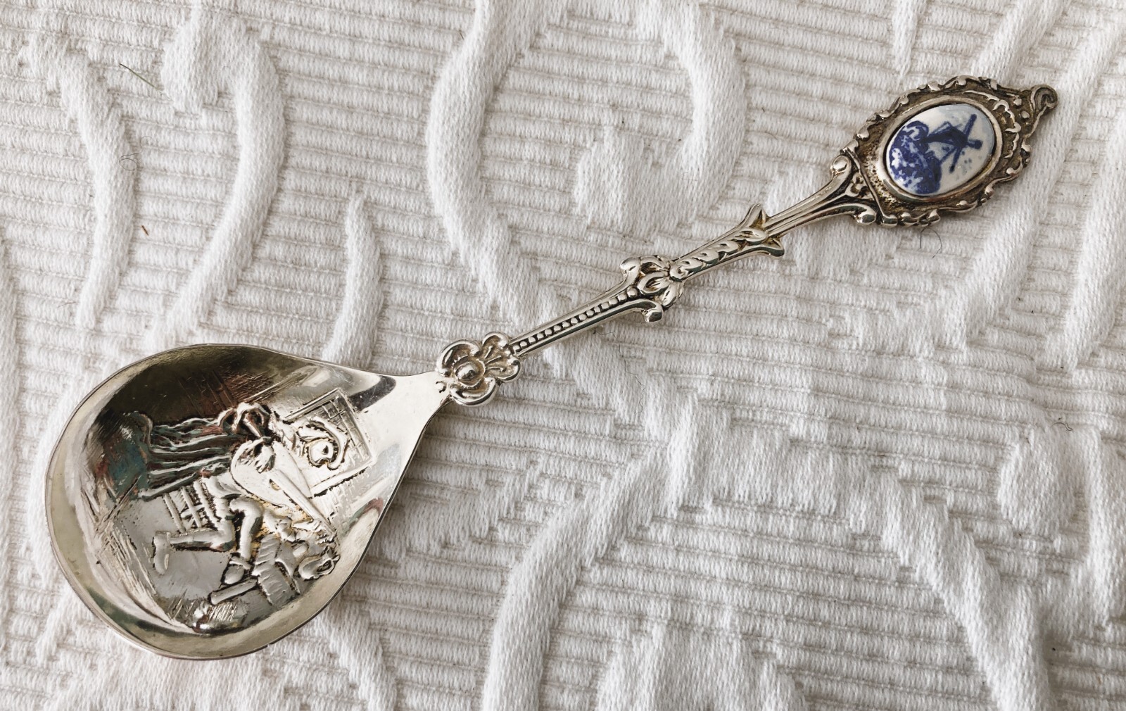 Vintage Silverplate Dutch 90 SOUVENIR SPOON Delft Windmill Lute Player VERY NICE