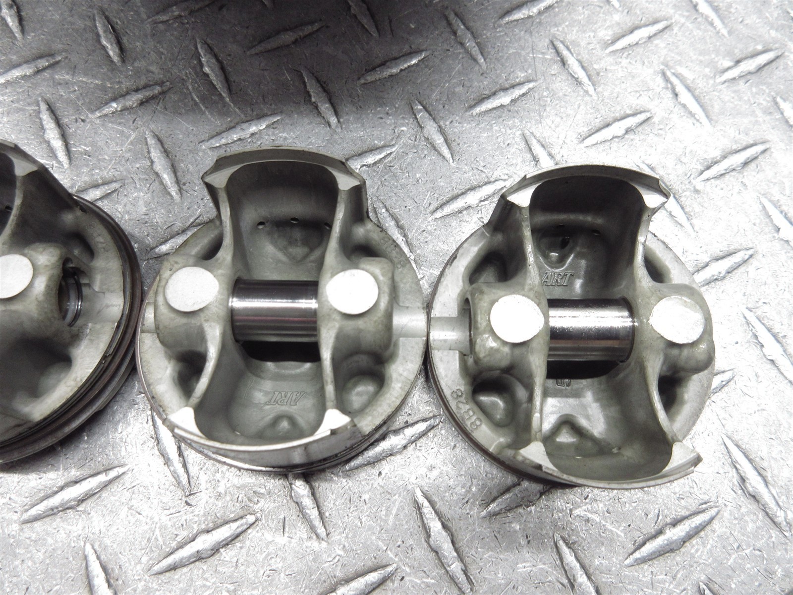 2008 08-09 Suzuki GSXR 600 GSXR600 Crankcase Case Engine Motor Block Piston Lot