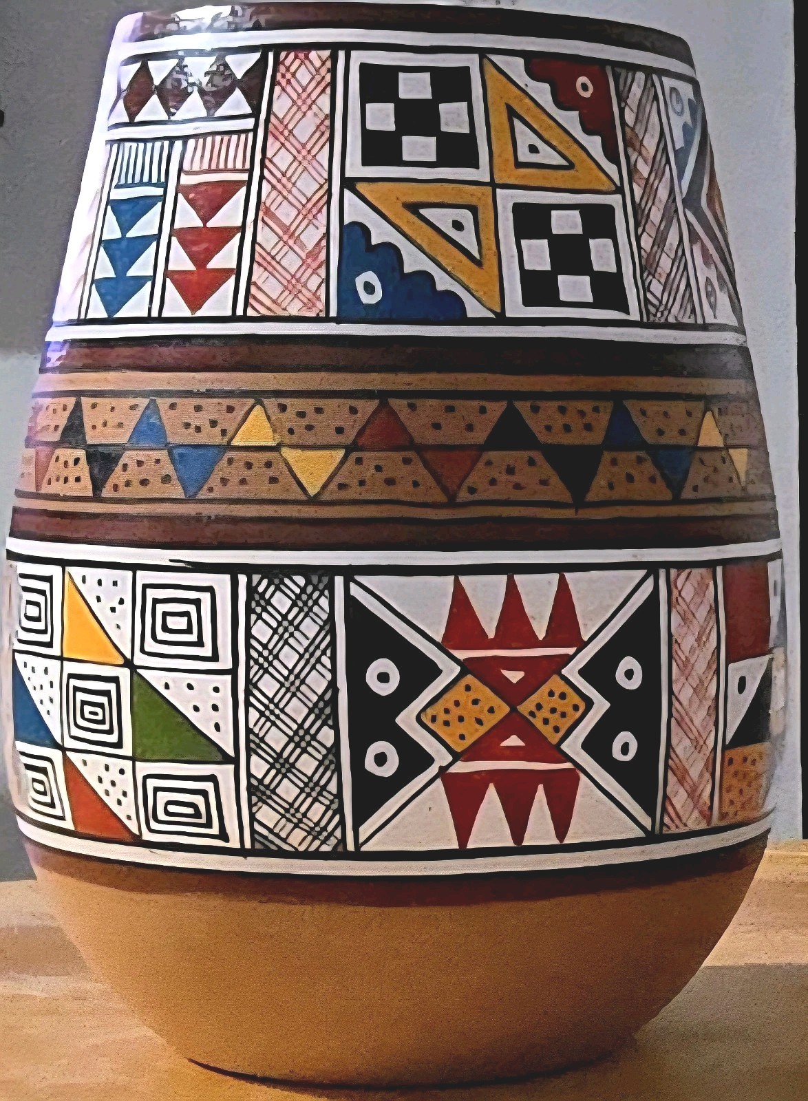 POTTERY "PERUVIAN" (QUERO) VTG HAND-PAINTED COLORFUL CEREMONY POTTERY 7" inch