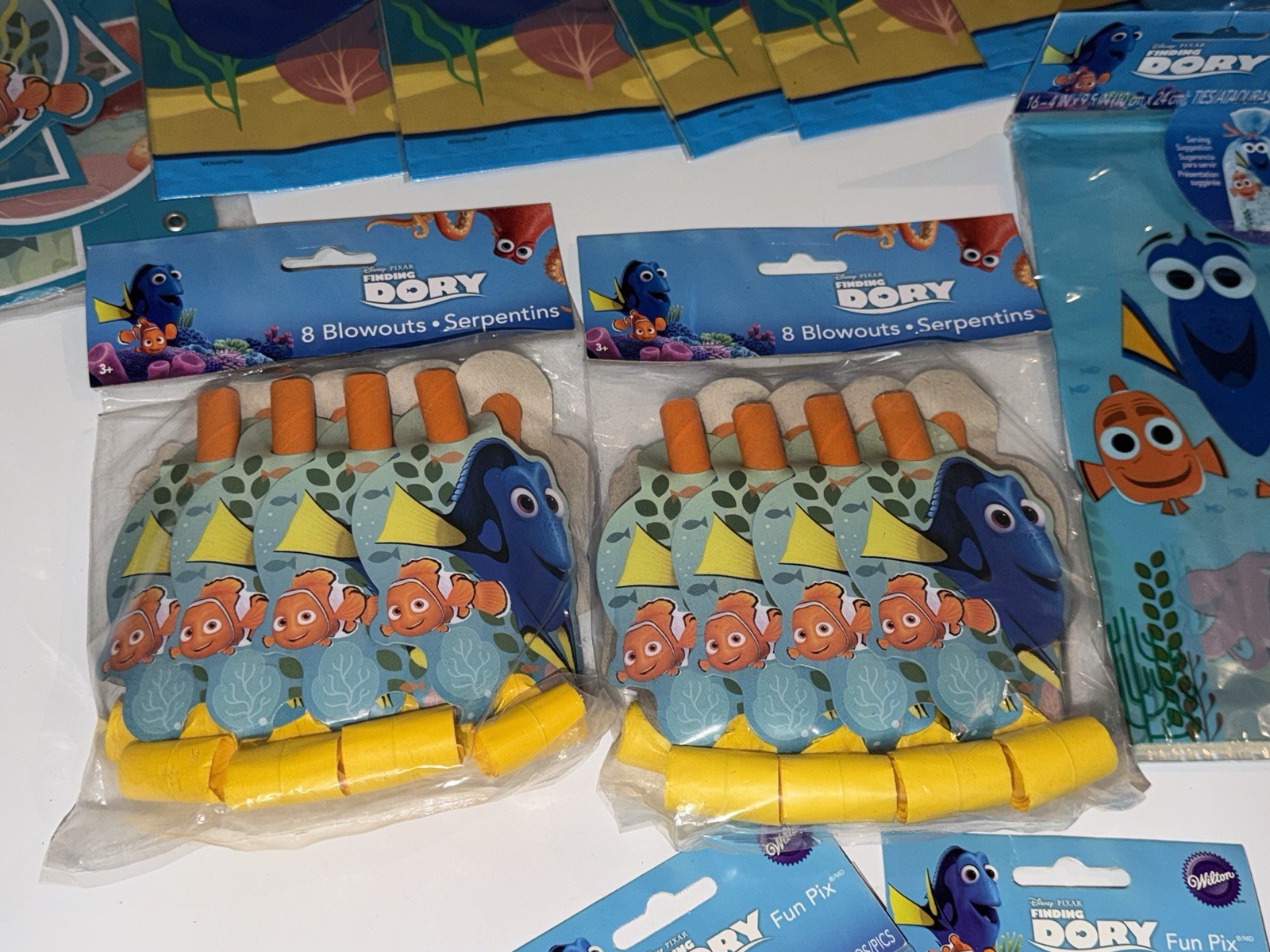 Disney Finding Dory Nemo Birthday Supplies Treat Bags Banner Blowouts Fun Pix