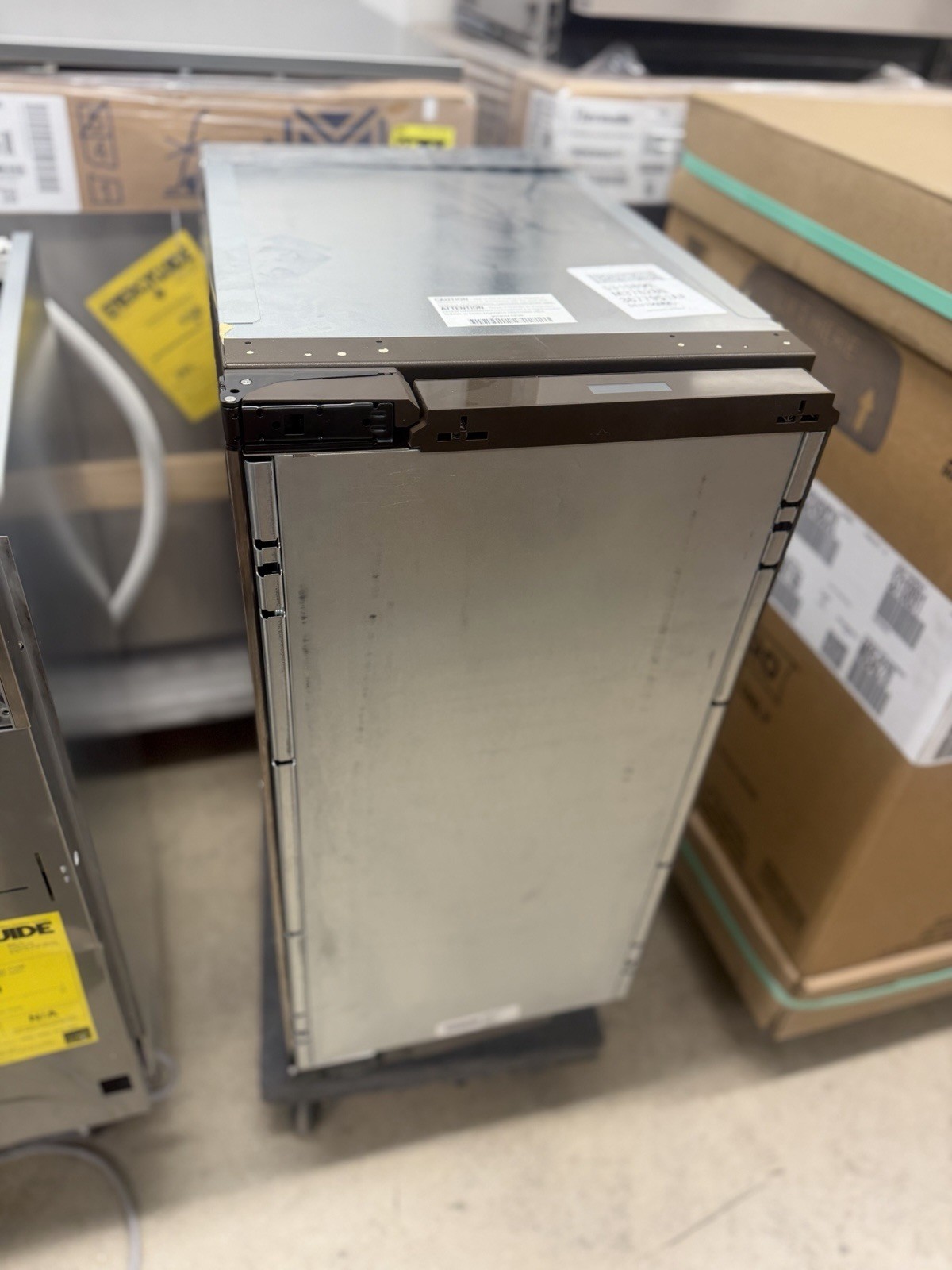 Sub-Zero Designer Series DEU1550WL 15" Undercounter Single Zone Smart Wine Coole