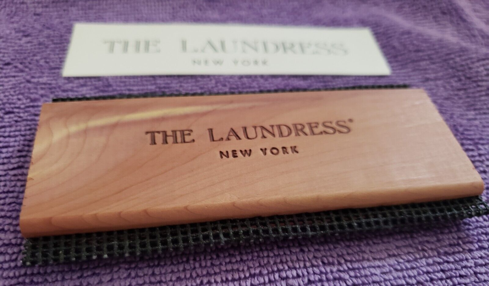 The Laundress New York - SWEATER COMB - Removes Pills, lint & Fuzz - Wood - NEW