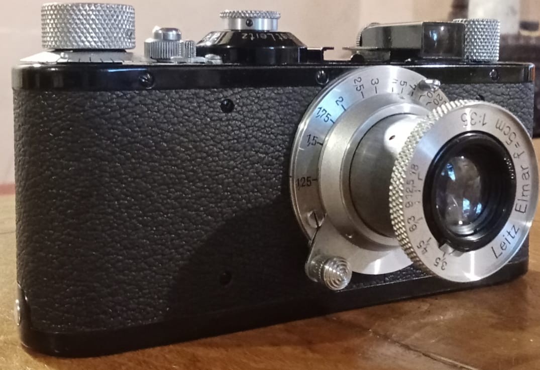 black paint Leica Standard with chrome finish