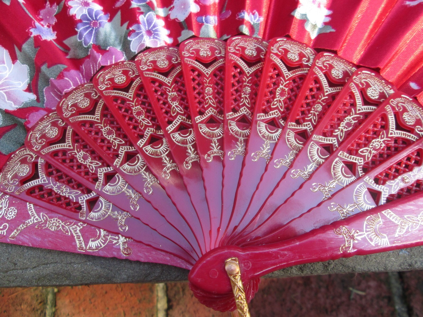 HAND FAN FLORAL ASIAN PEONY 18th C COLONIAL SATIN RED GOLD LACE GILT BRIDGERTON